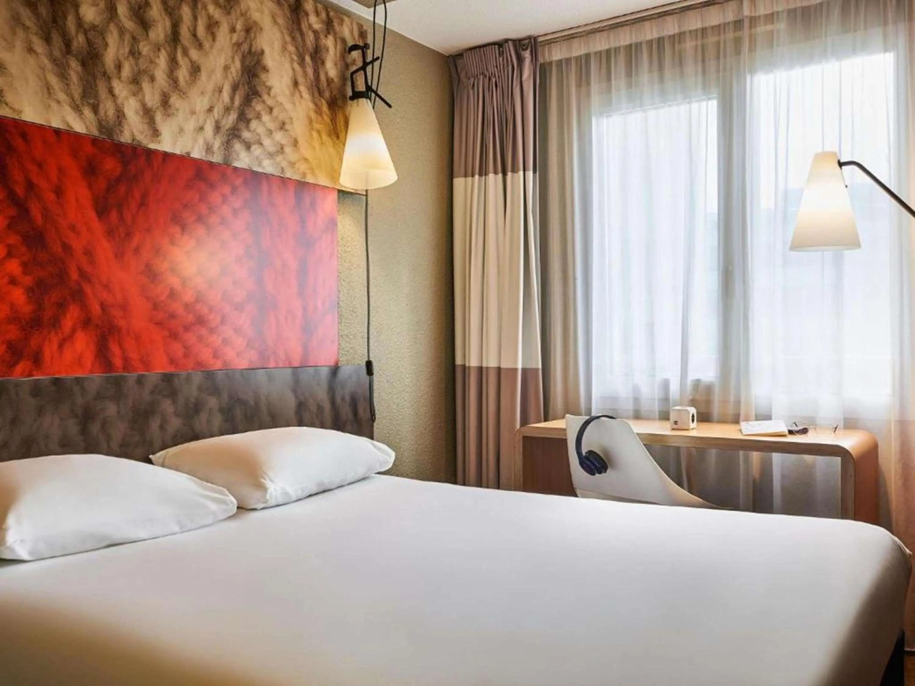 Bedroom, Bed in ibis Bordeaux Centre Bastide