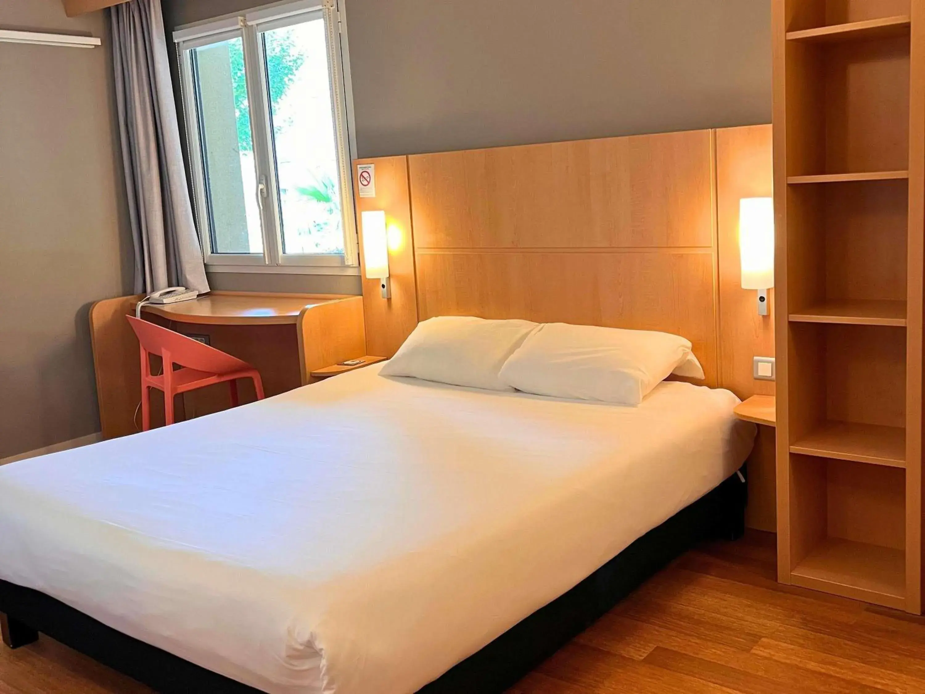 Standard Double Room - Mobility Accessible in Ibis Vitré Centre Standard Double Room - Mobility Accessible in Ibis Vitré Centre
