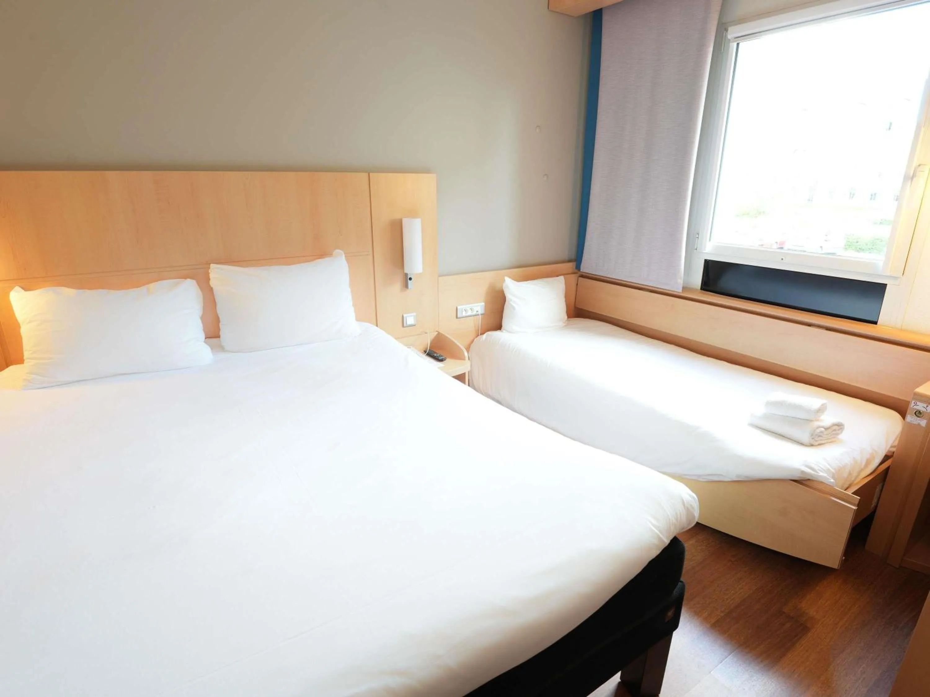 Bedroom, Bed in Ibis Vitré Centre