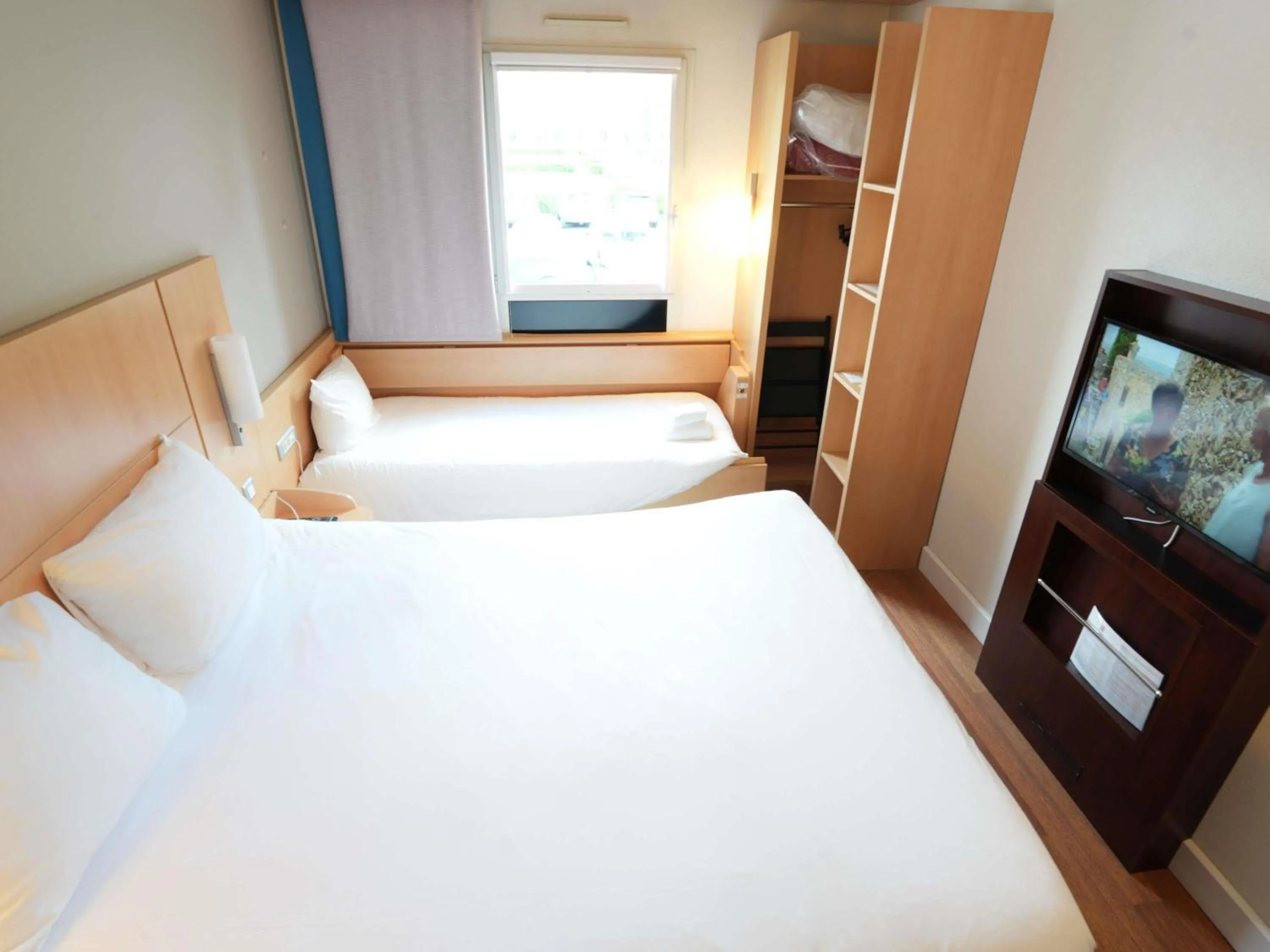 Bedroom, Bed in Ibis Vitré Centre