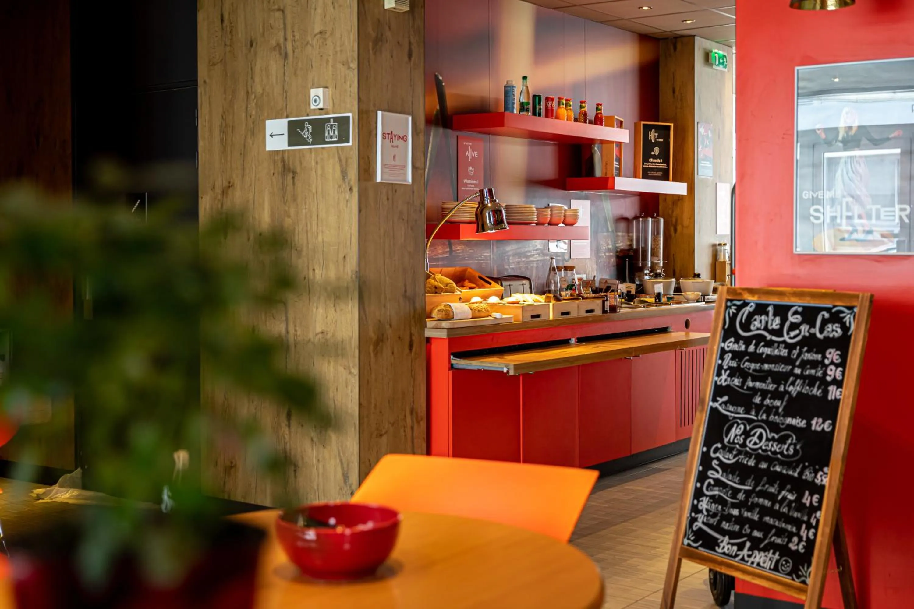 Lobby or reception in ibis Paris Boulogne Billancourt