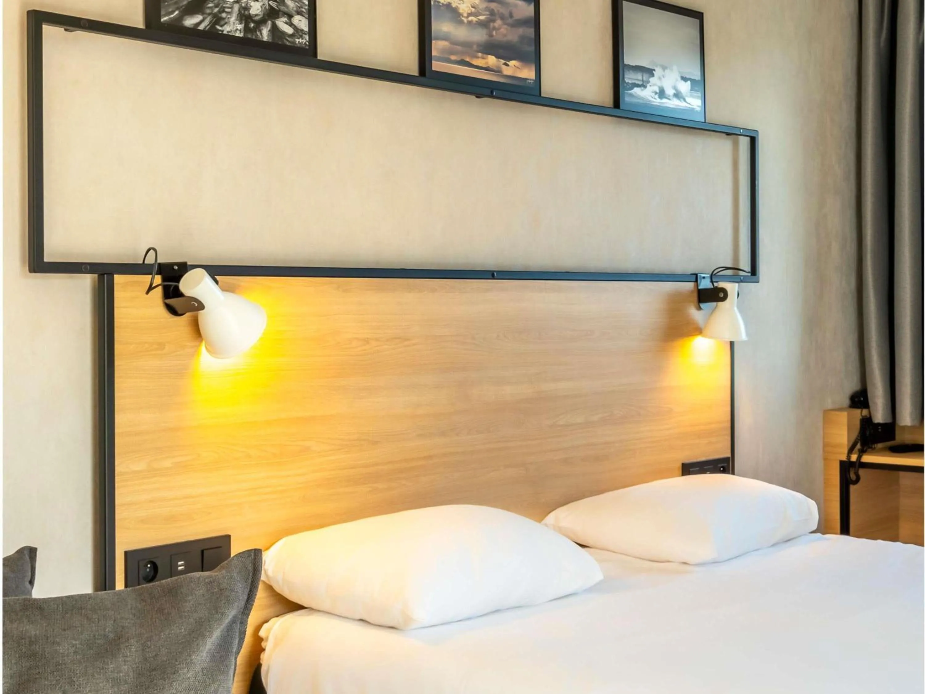 Bedroom, Bed in ibis Ciboure Saint-Jean-de-Luz