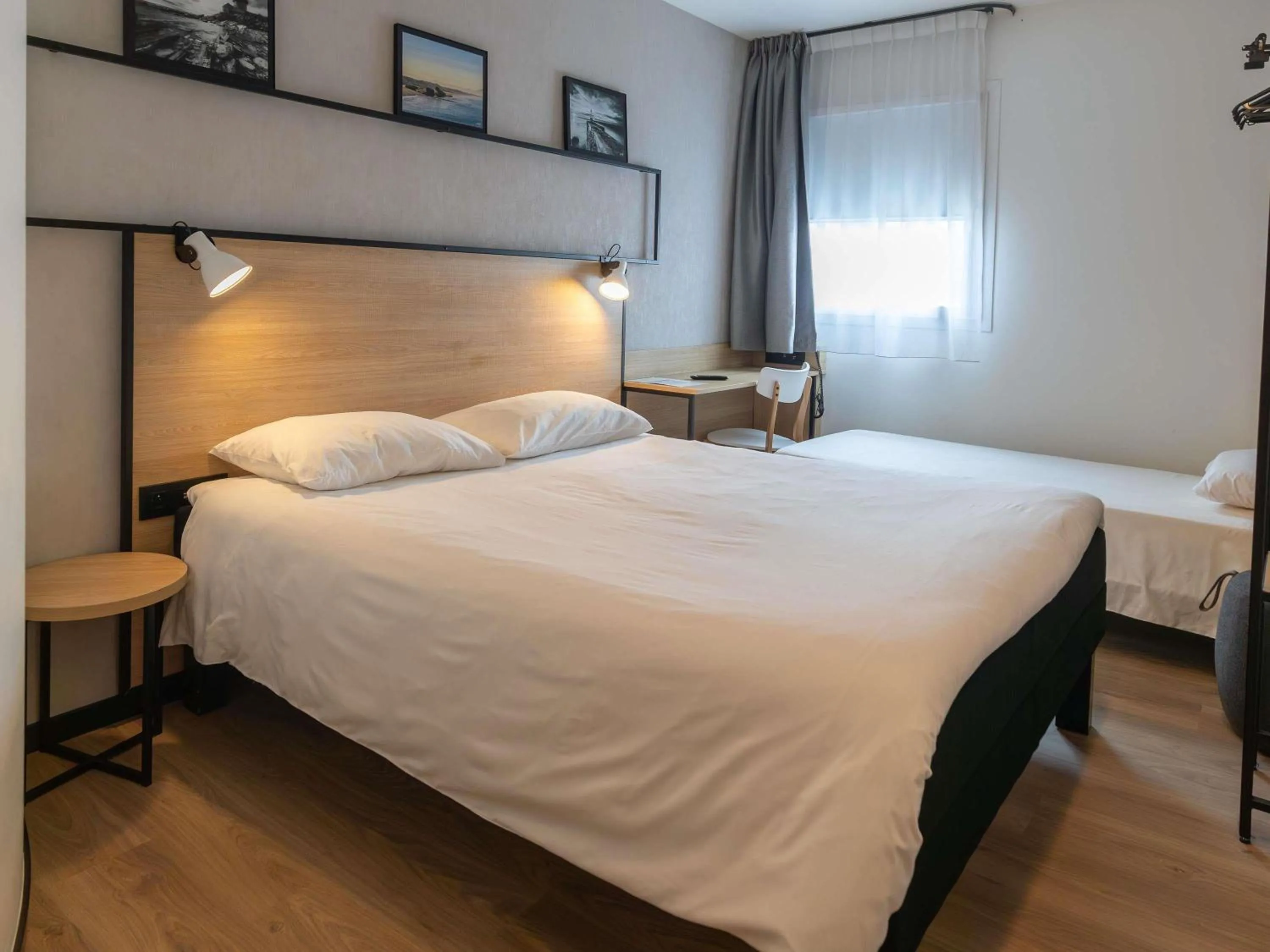 Bedroom, Bed in ibis Ciboure Saint-Jean-de-Luz
