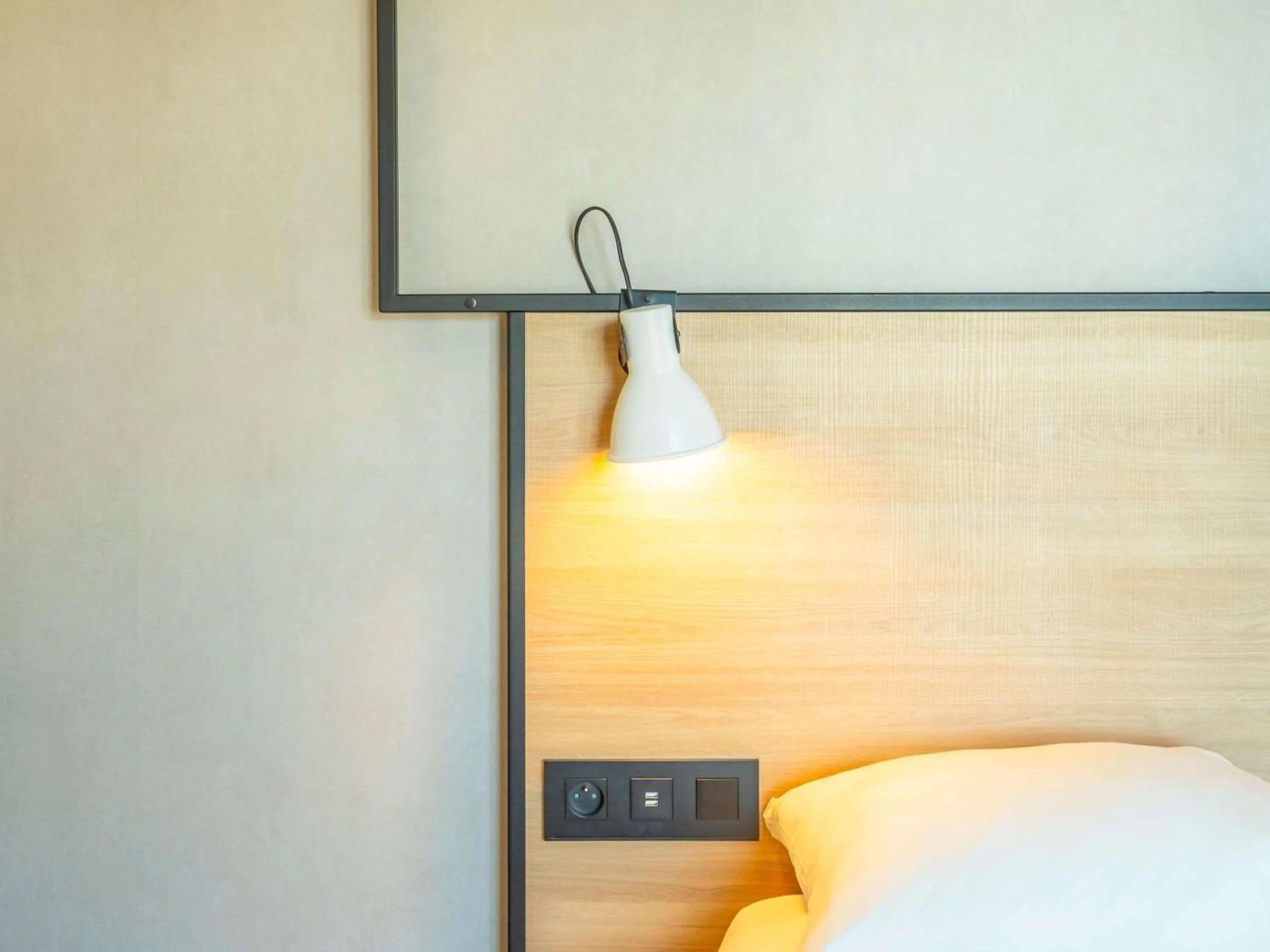 Bedroom, Bed in ibis Ciboure Saint-Jean-de-Luz