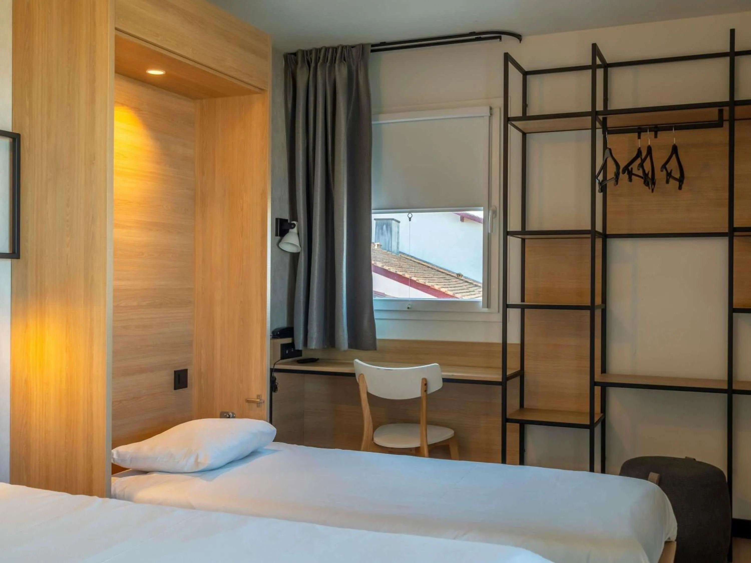 Bedroom, Bed in ibis Ciboure Saint-Jean-de-Luz