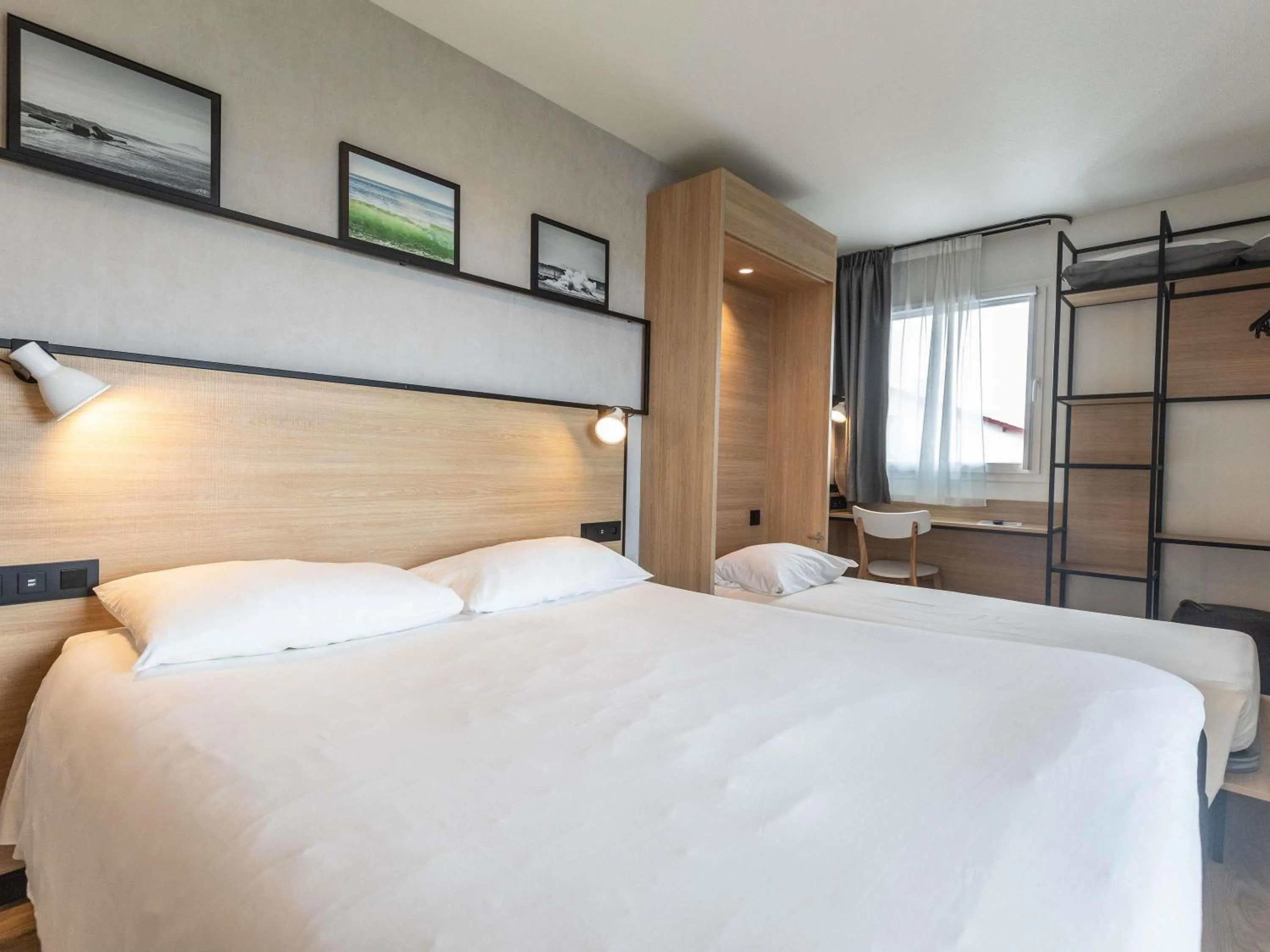 Bedroom, Bed in ibis Ciboure Saint-Jean-de-Luz