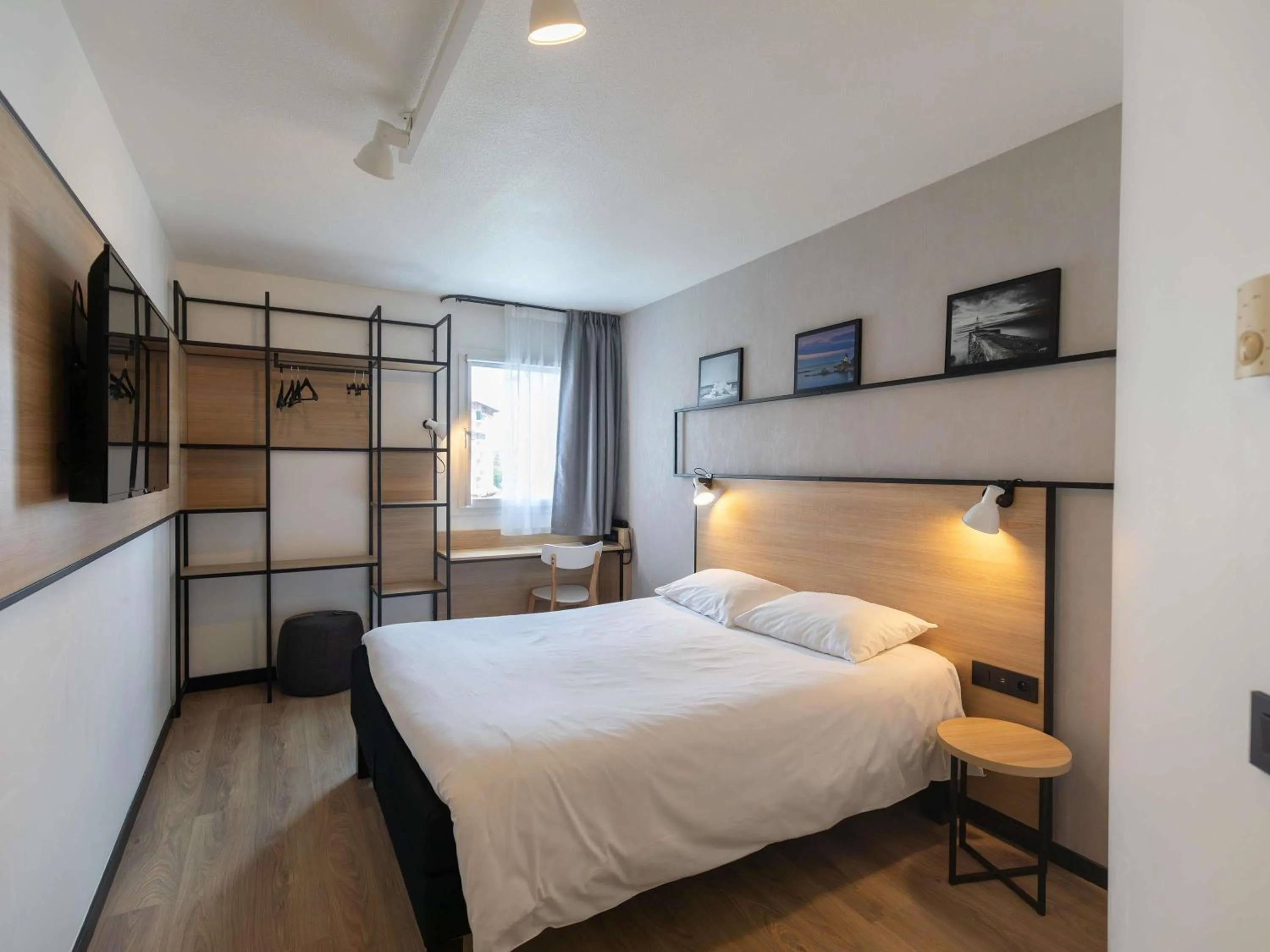 Bedroom, Bed in ibis Ciboure Saint-Jean-de-Luz