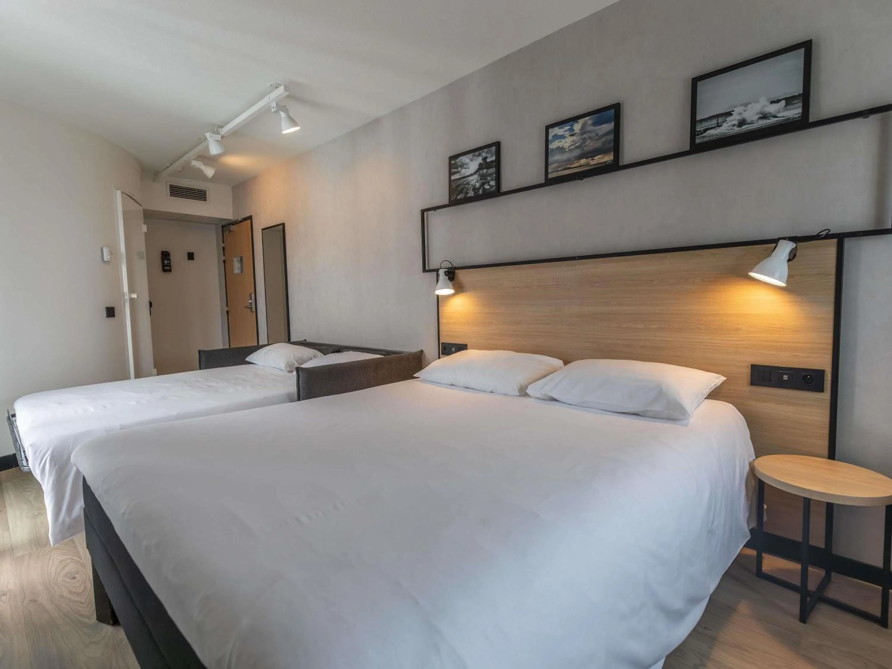 Bedroom, Bed in ibis Ciboure Saint-Jean-de-Luz