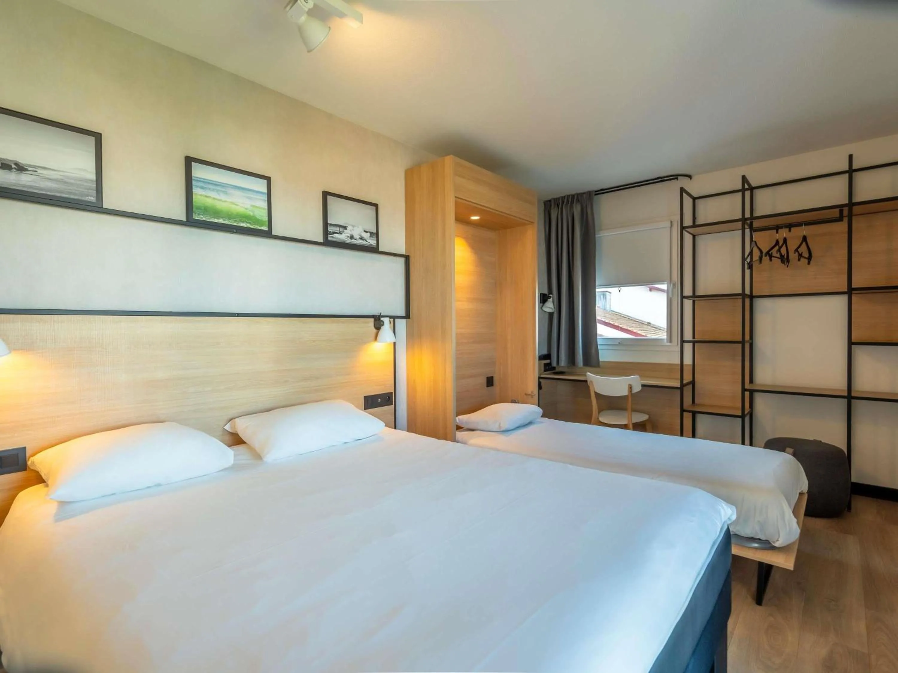 Bedroom, Bed in ibis Ciboure Saint-Jean-de-Luz