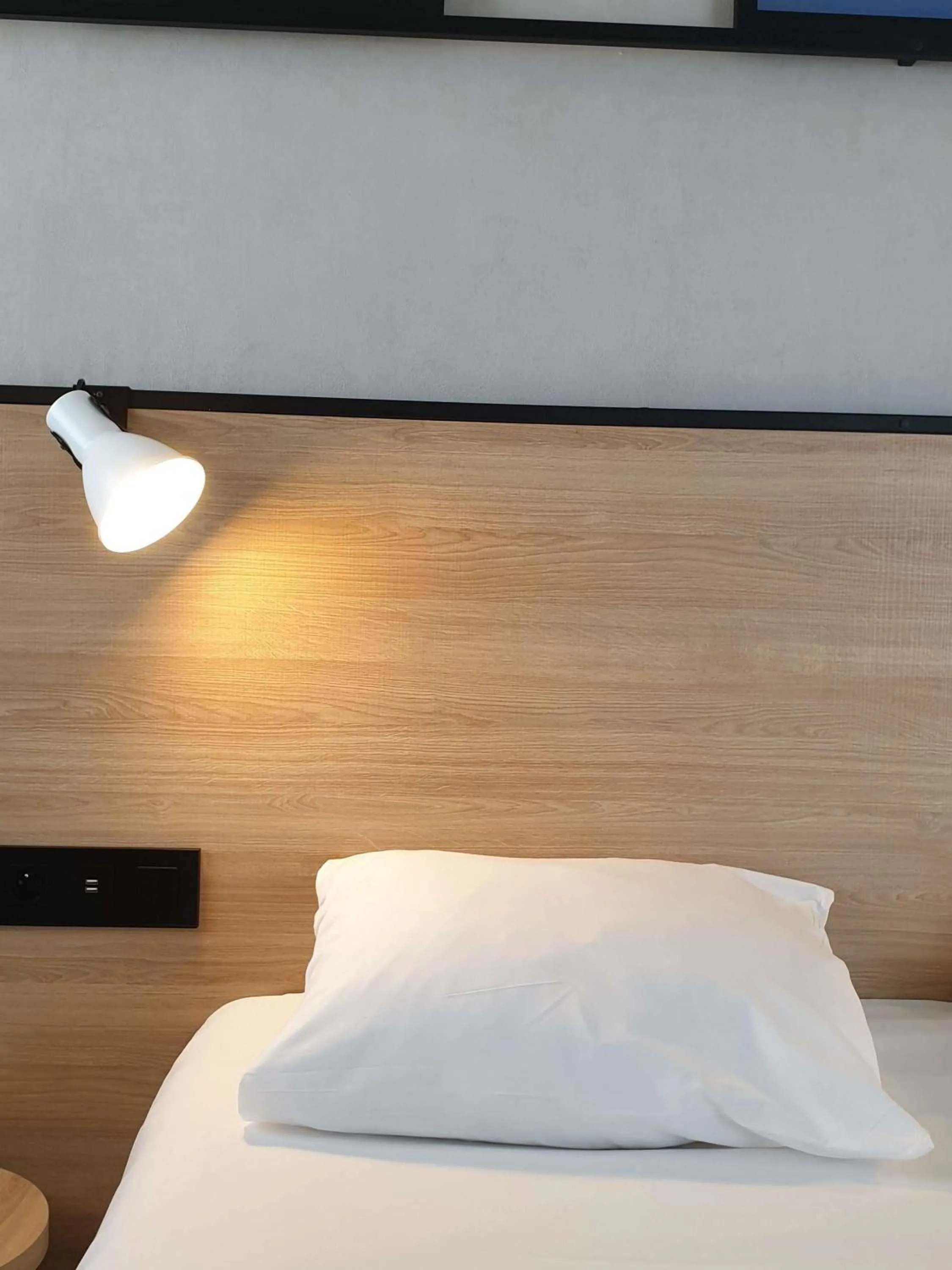 Bedroom, Bed in ibis Ciboure Saint-Jean-de-Luz