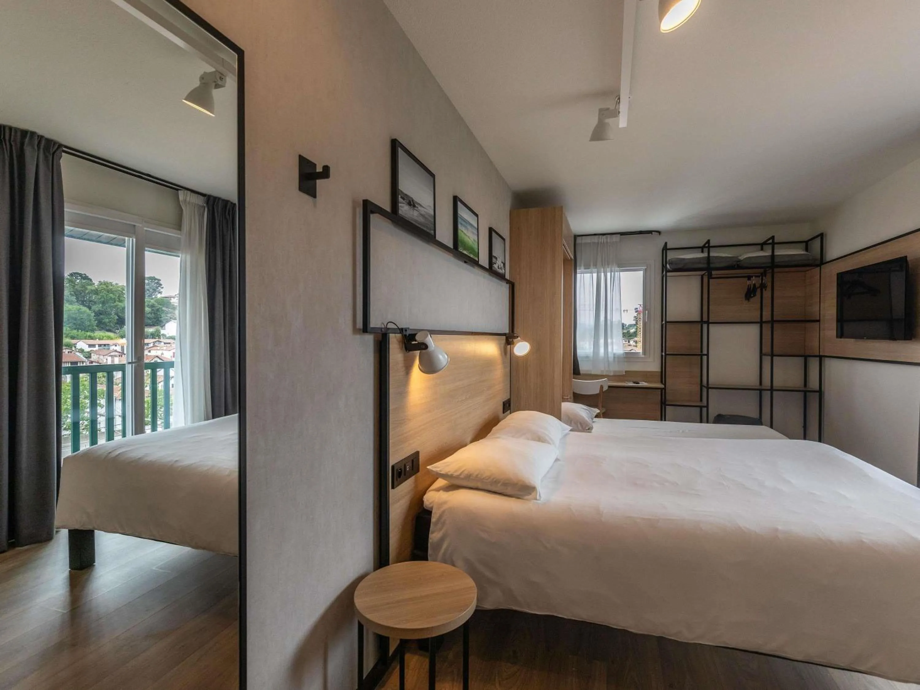 Property building, Bed in ibis Ciboure Saint-Jean-de-Luz