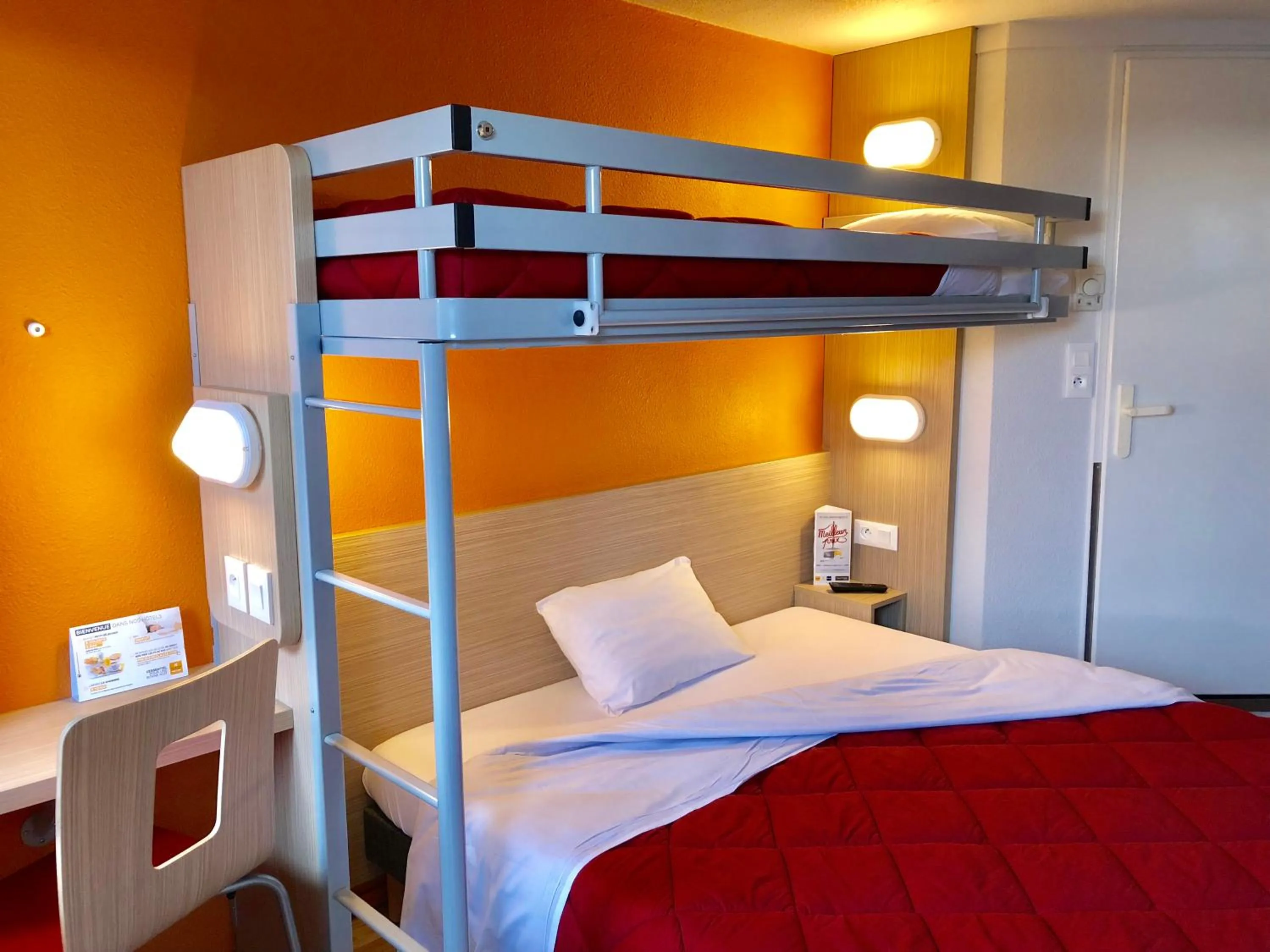 Photo of the whole room, Bed in Premiere Classe Perpignan Sud
