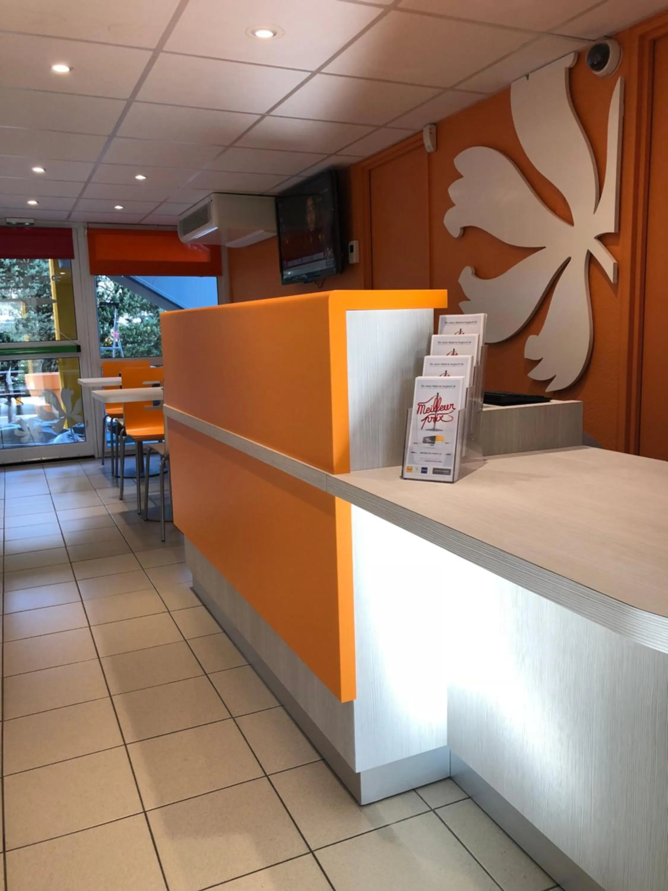 hair dresser in Premiere Classe Perpignan Sud