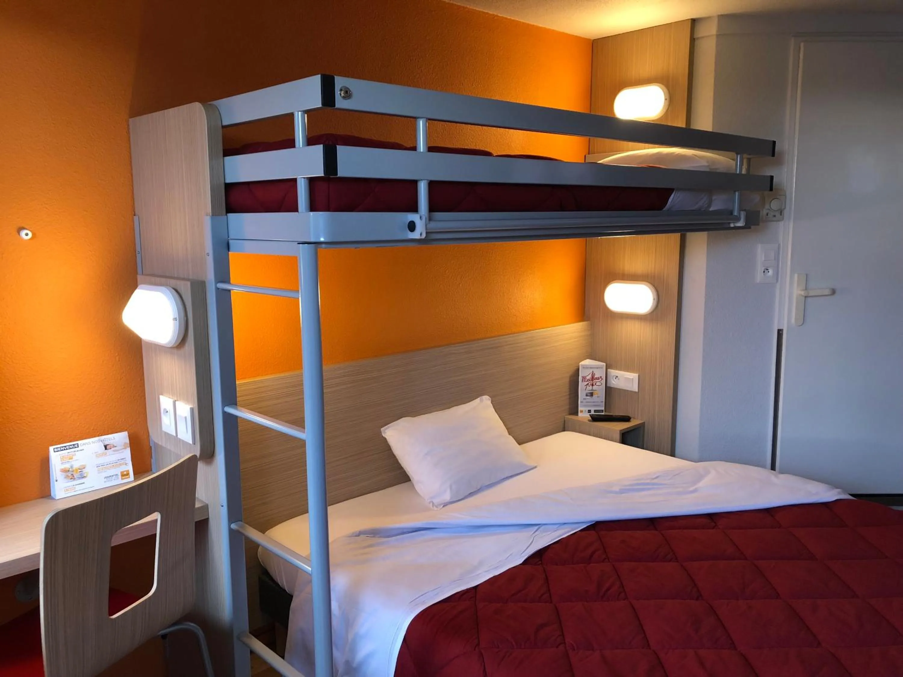 Photo of the whole room, Bed in Premiere Classe Perpignan Sud