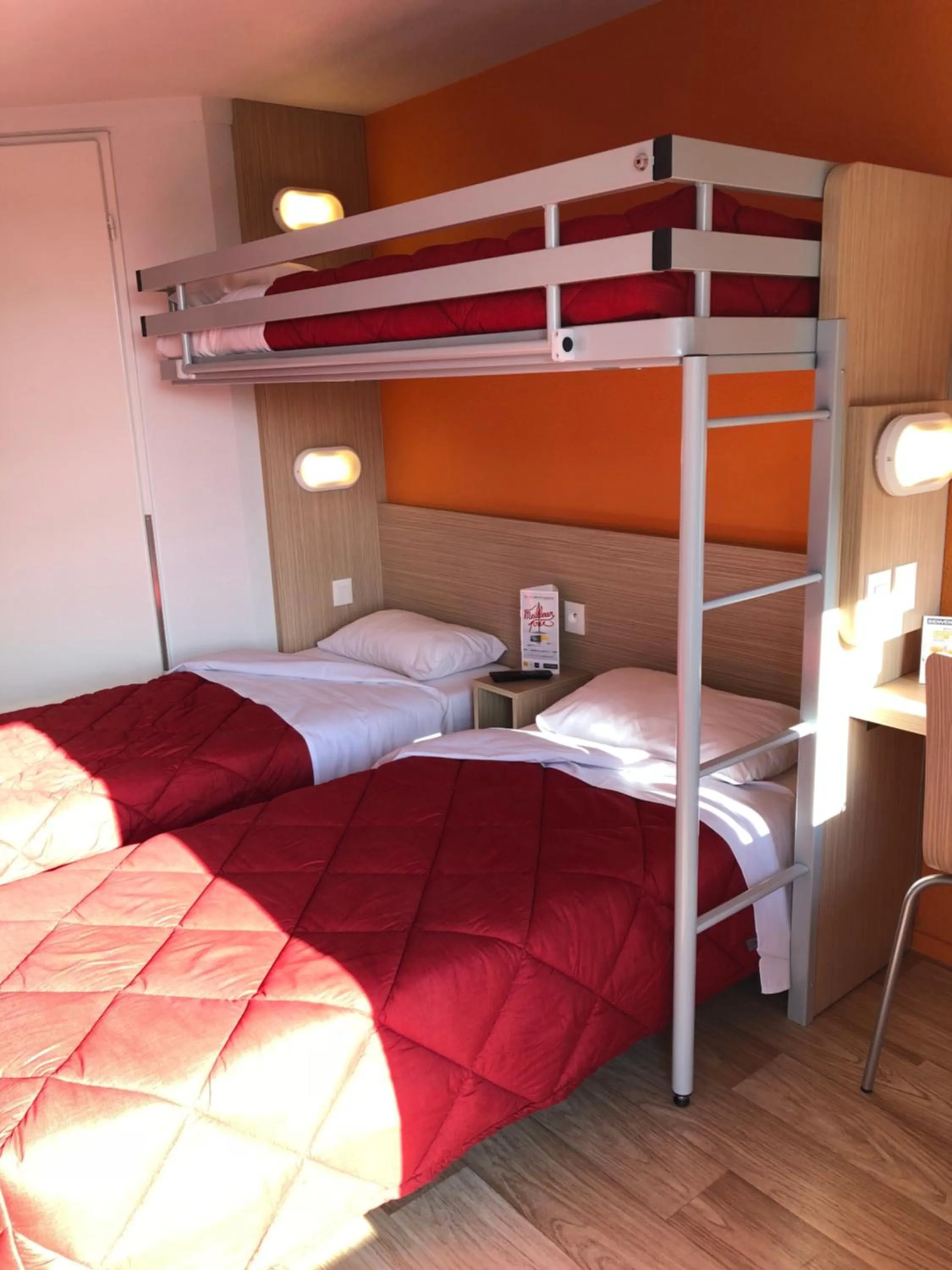 Photo of the whole room, Bed in Premiere Classe Perpignan Sud