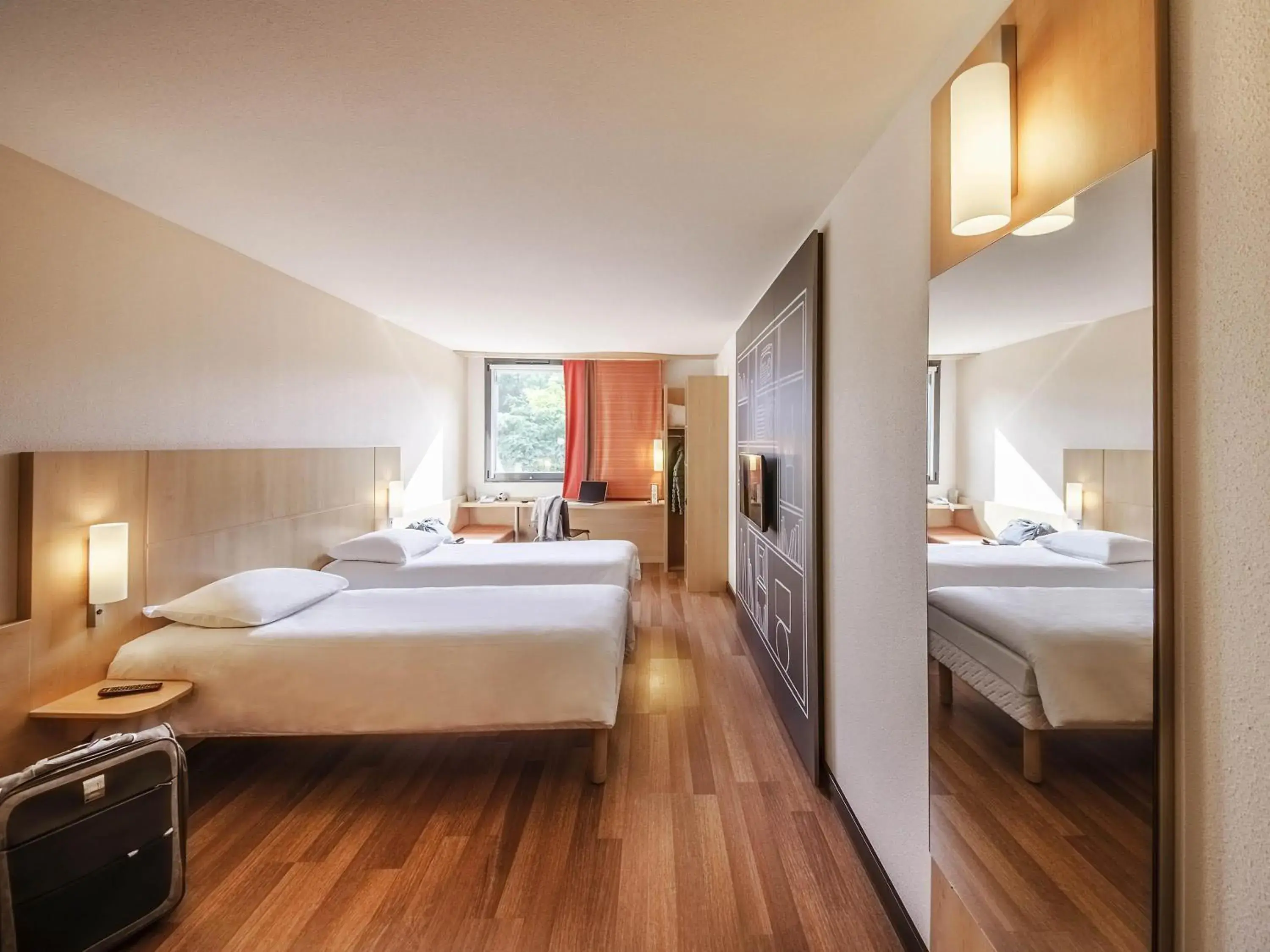 Twin Room in Ibis Sarlat Centre Twin Room in Ibis Sarlat Centre