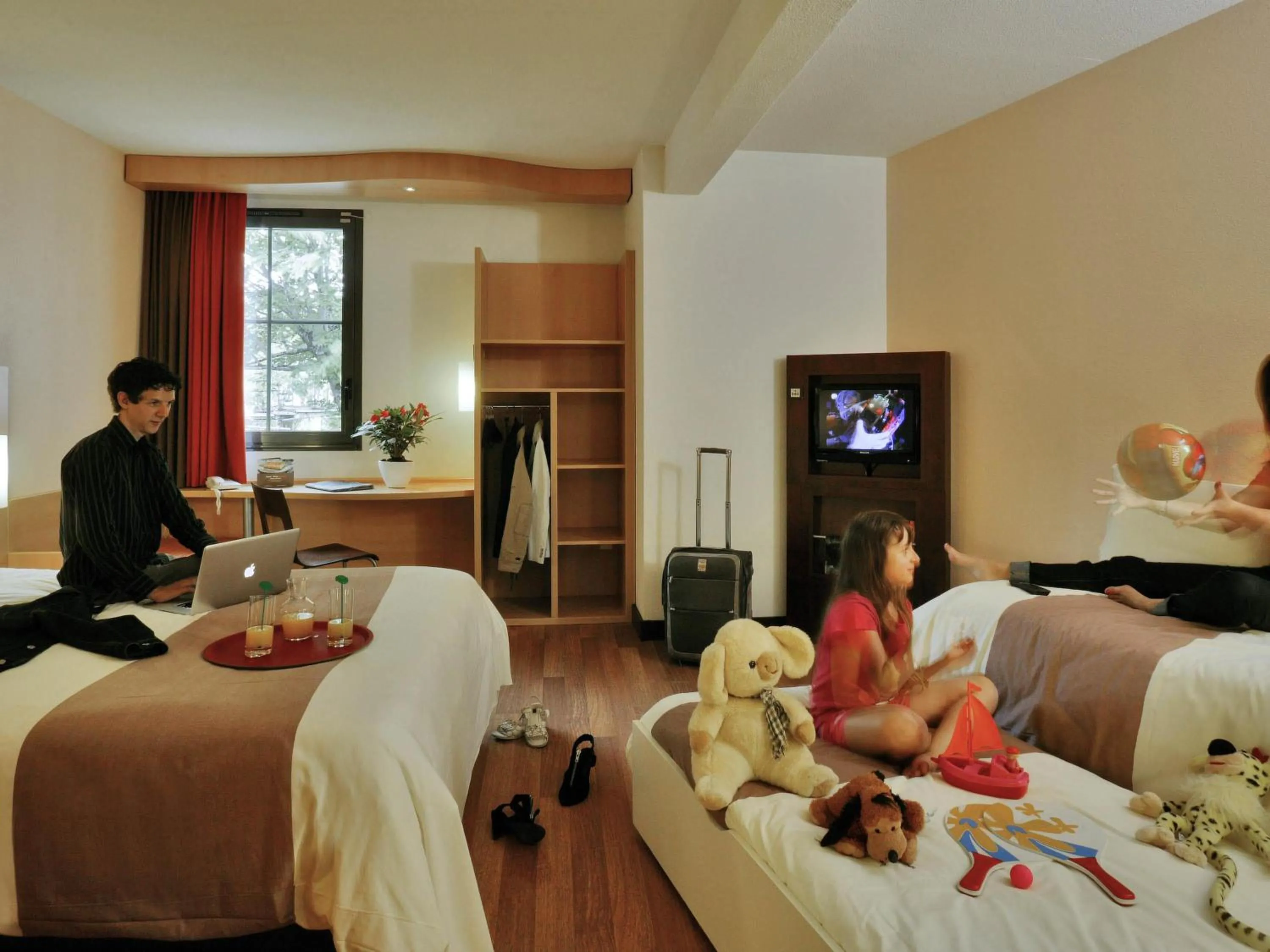 Bedroom, Bed in Ibis Sarlat Centre