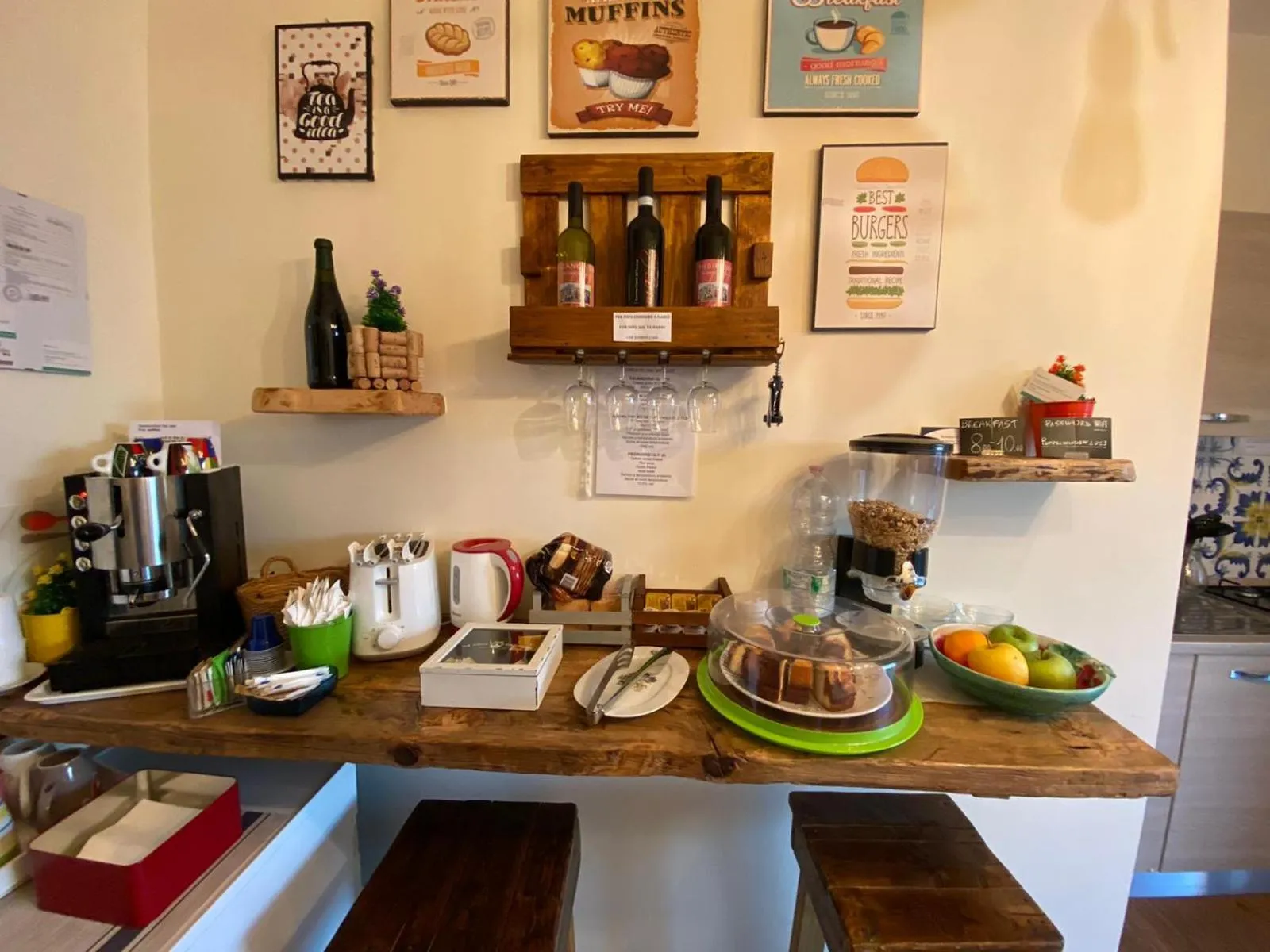 Food and drinks in B&b Pompei Window