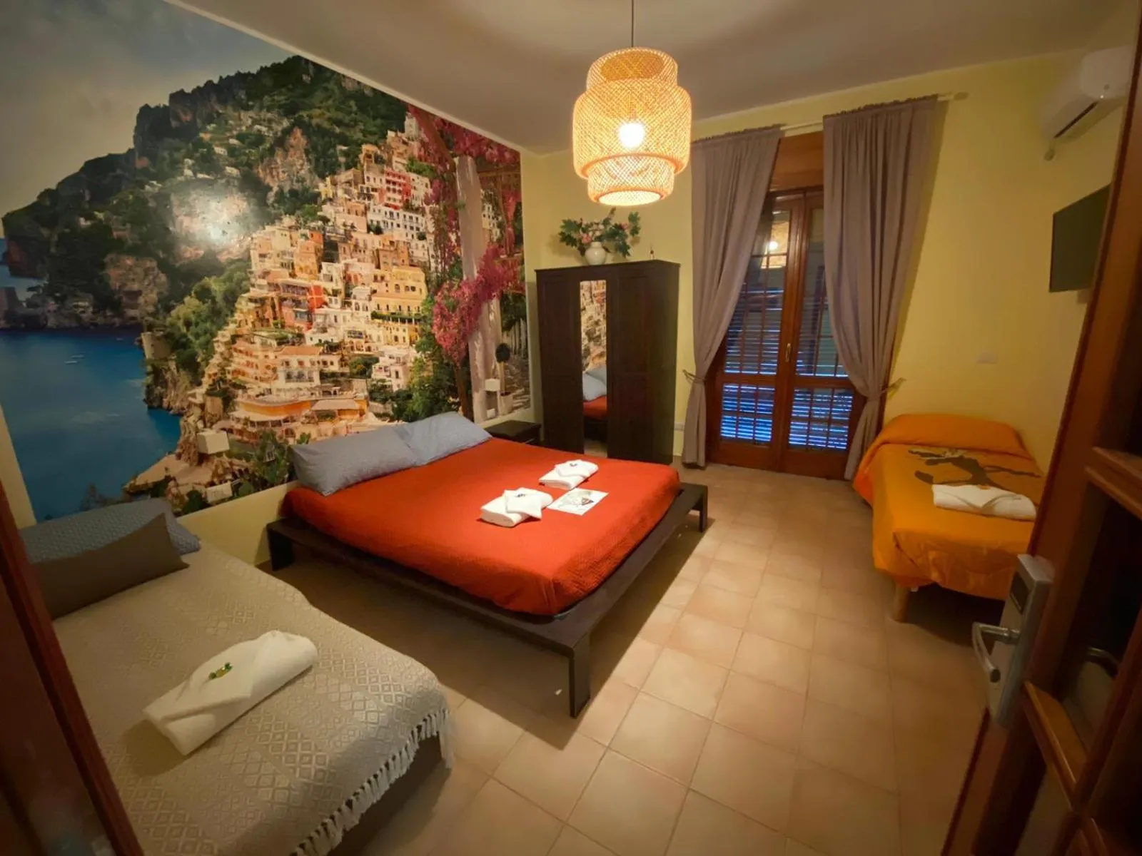 Photo of the whole room, Bed in B&b Pompei Window