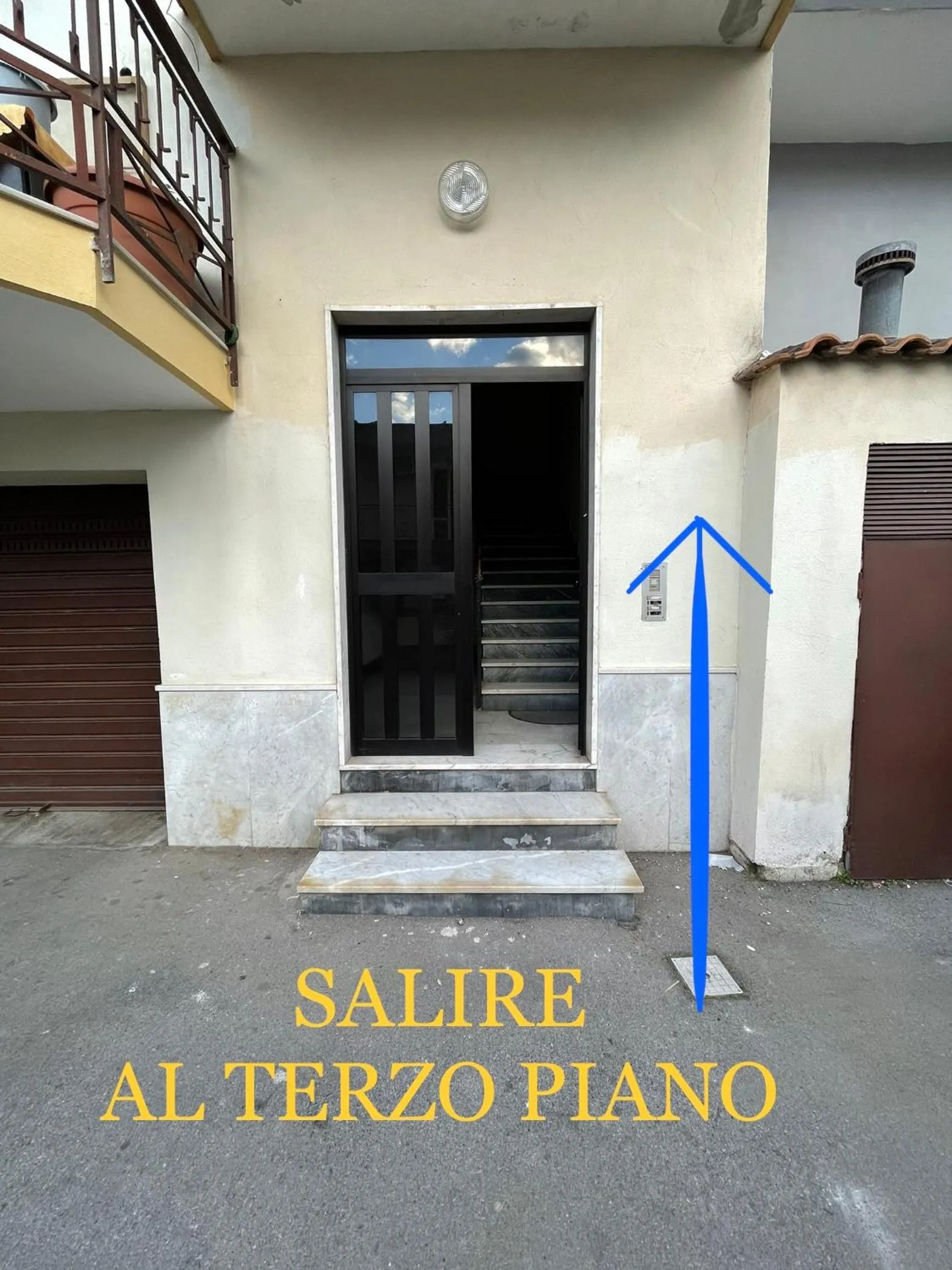 Property building in B&b Pompei Window