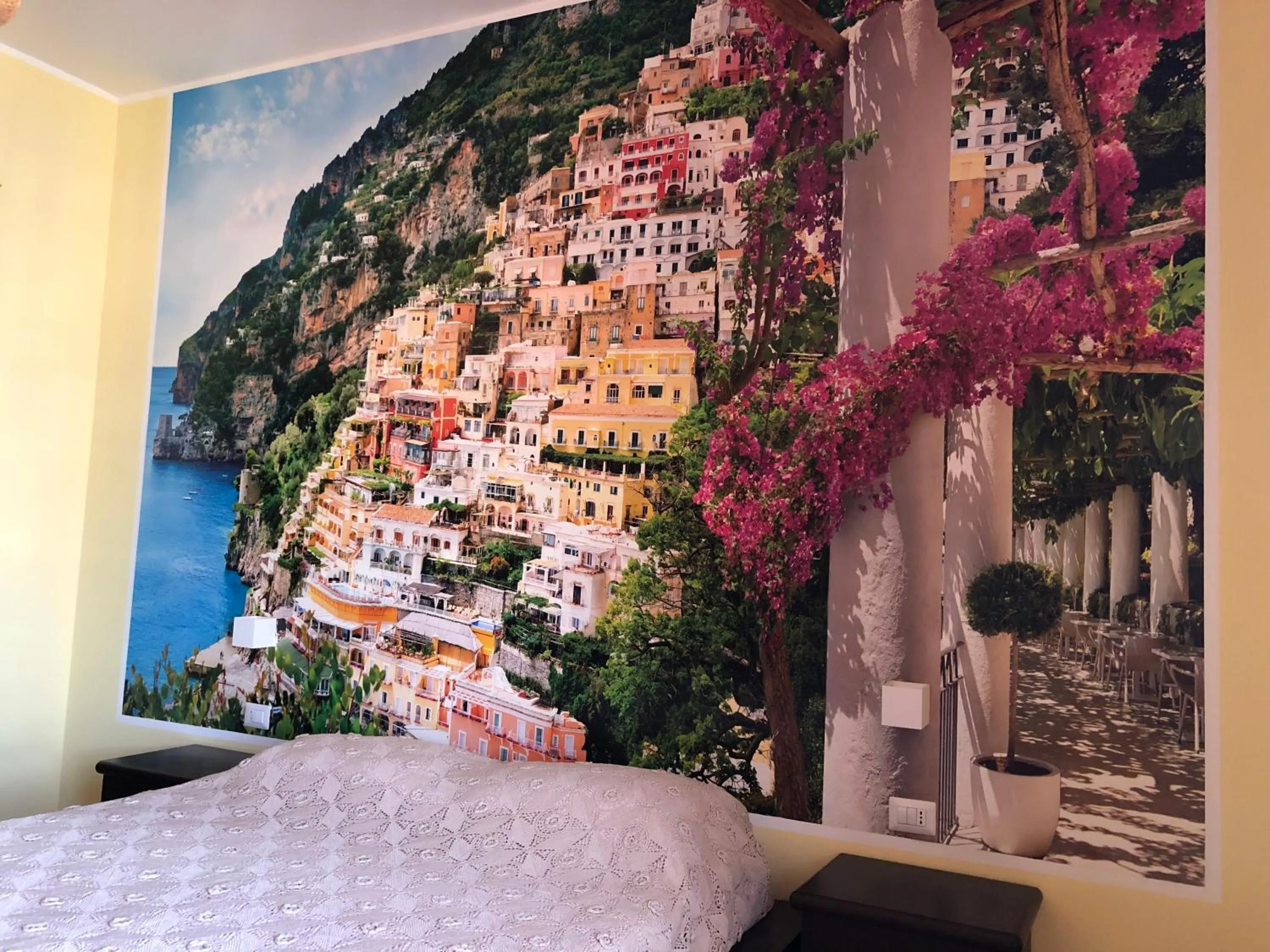 Decorative detail, Bed in B&b Pompei Window