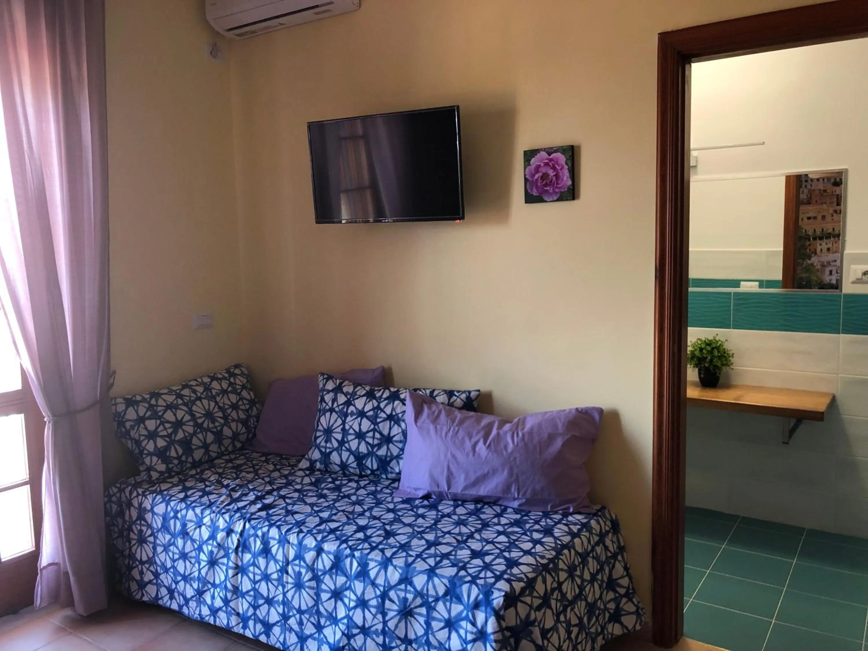 TV and multimedia in B&b Pompei Window