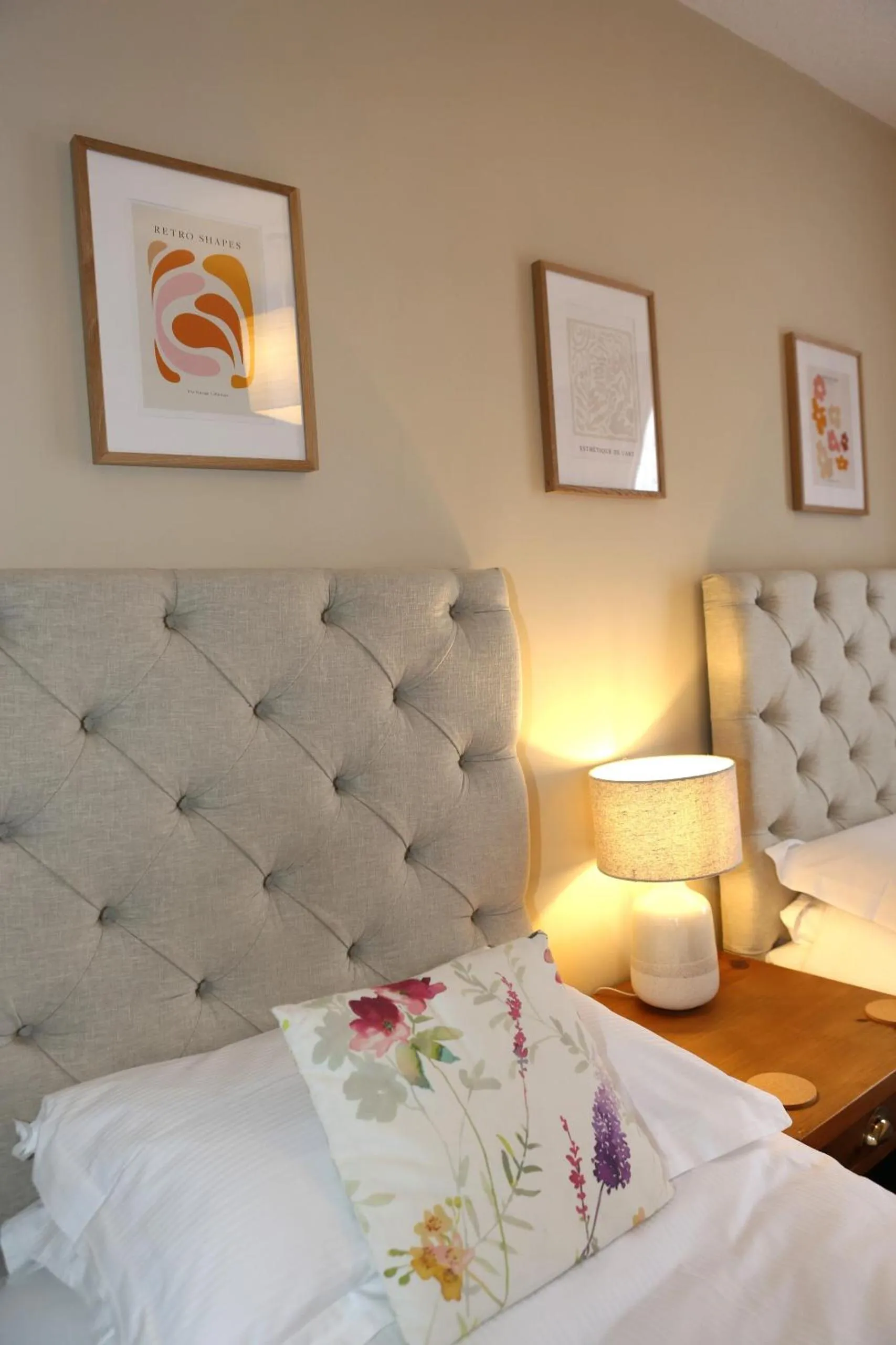 Bedroom, Bed in The Waves