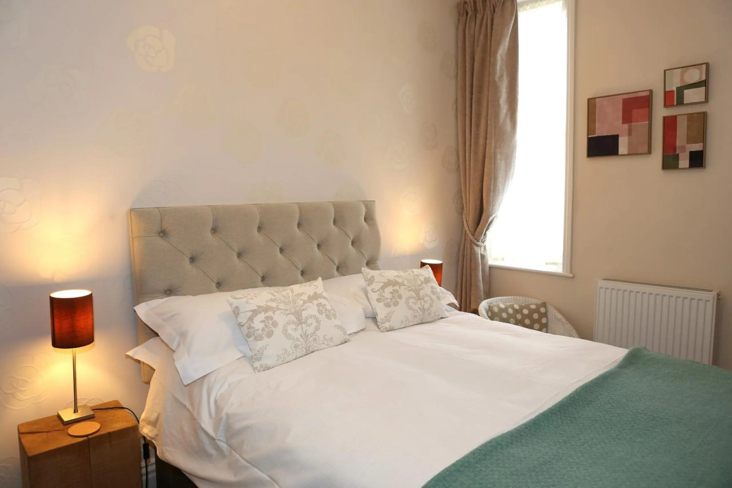 Bedroom, Bed in The Waves