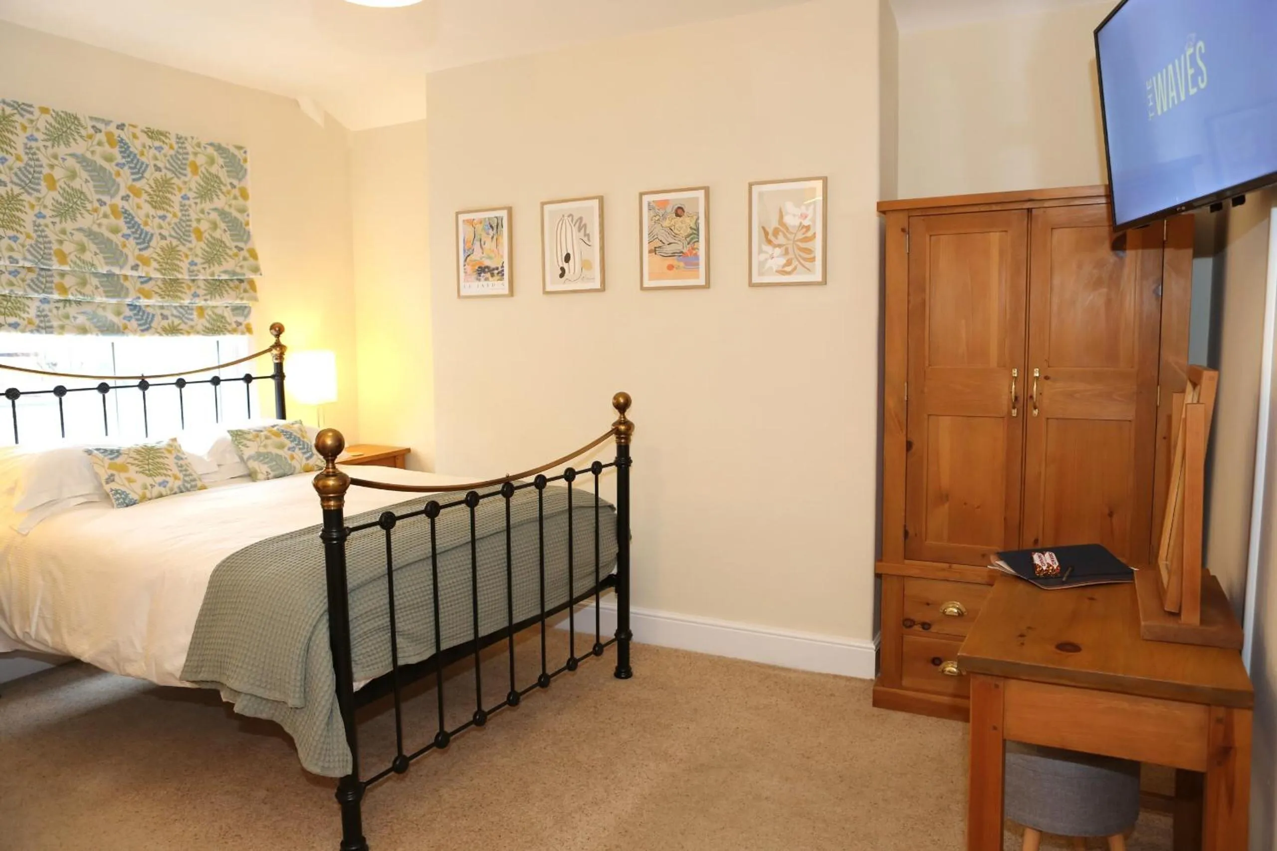 Bedroom, Bed in The Waves