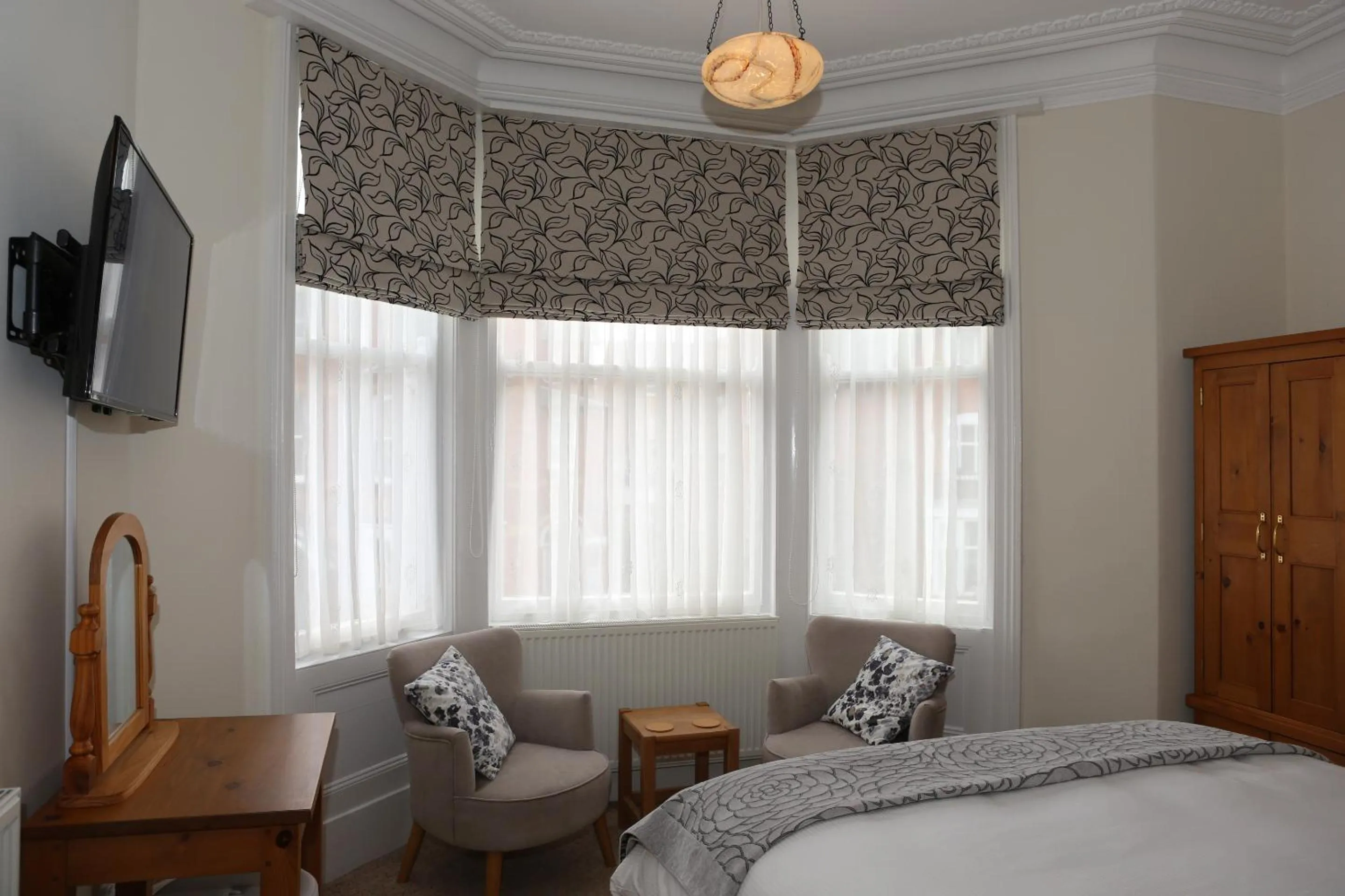 Bedroom, Bed in The Waves