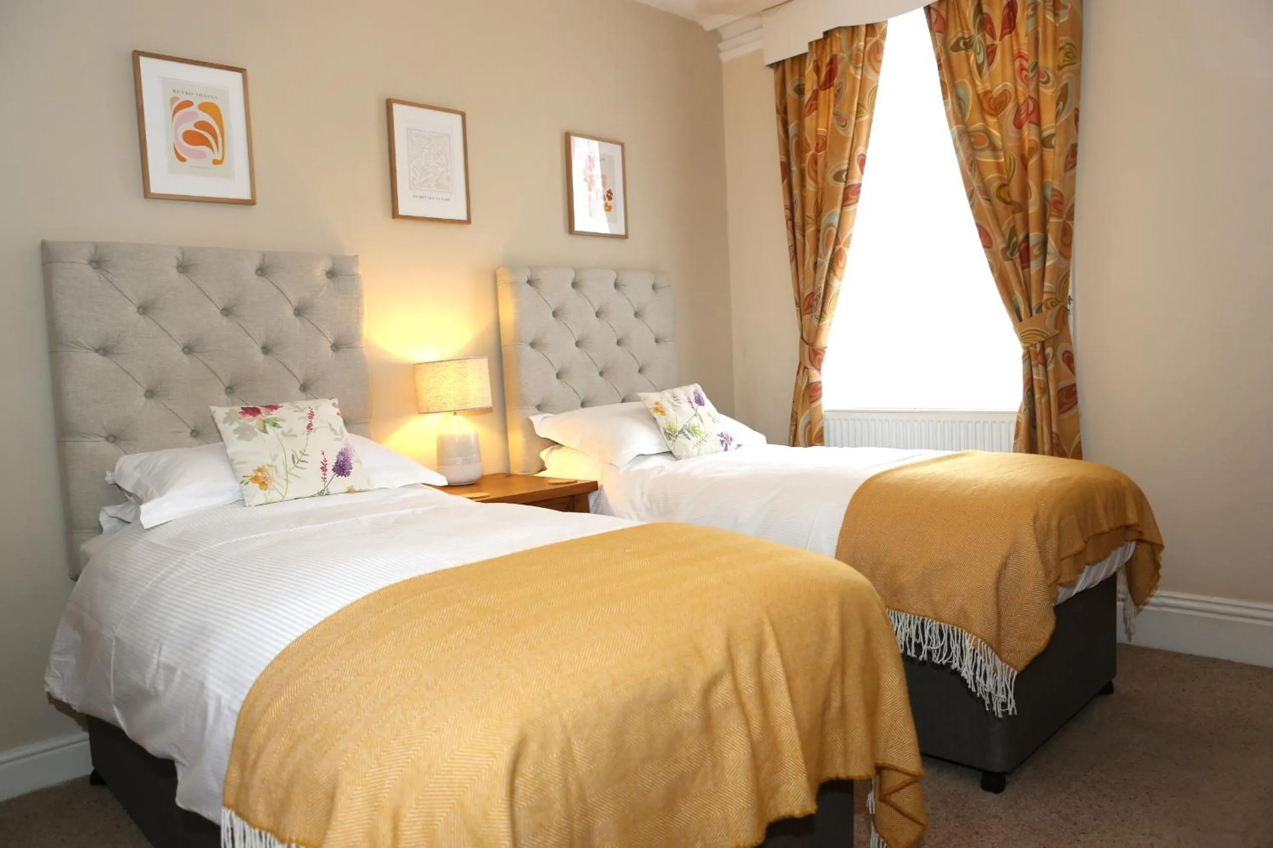 Bedroom, Bed in The Waves