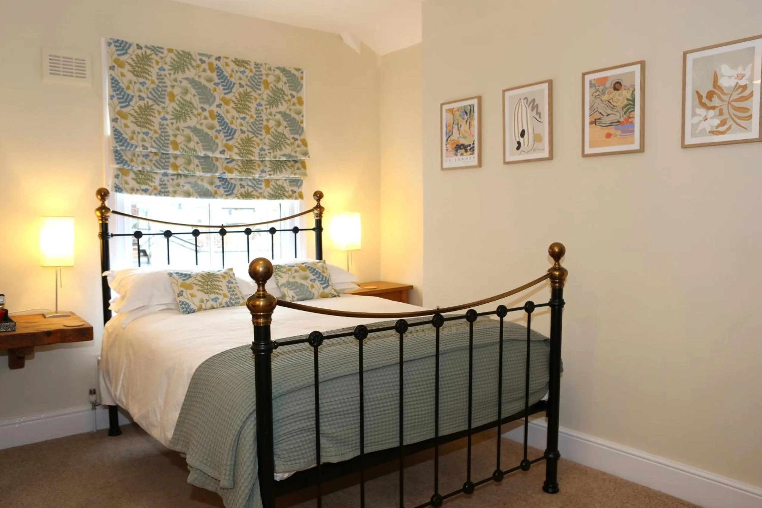 Bedroom, Bed in The Waves