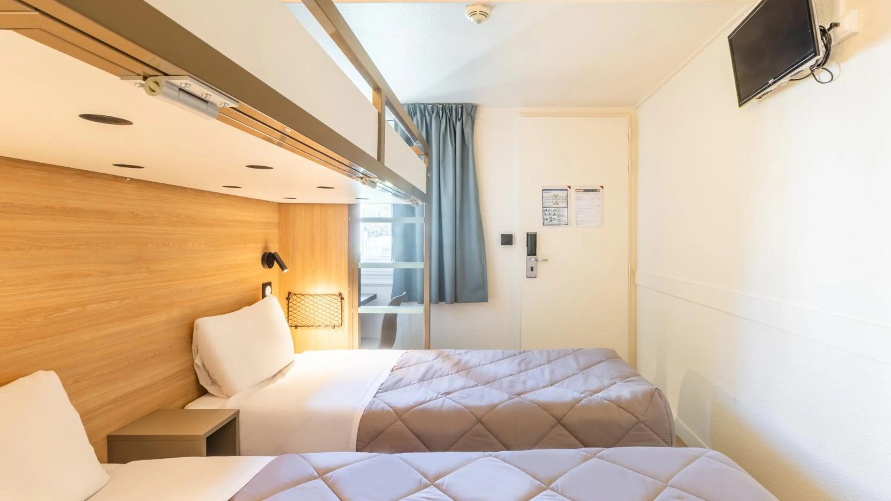 Bed in Premiere Classe Orleans Nord - Saran