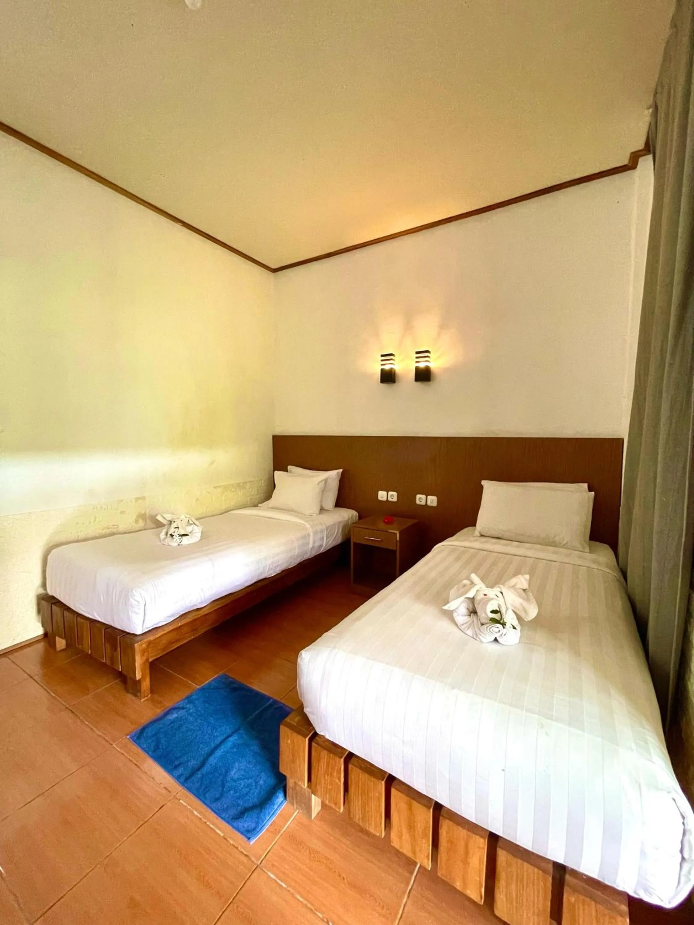 Property building, Bed in Wah Resort Gili Trawangan