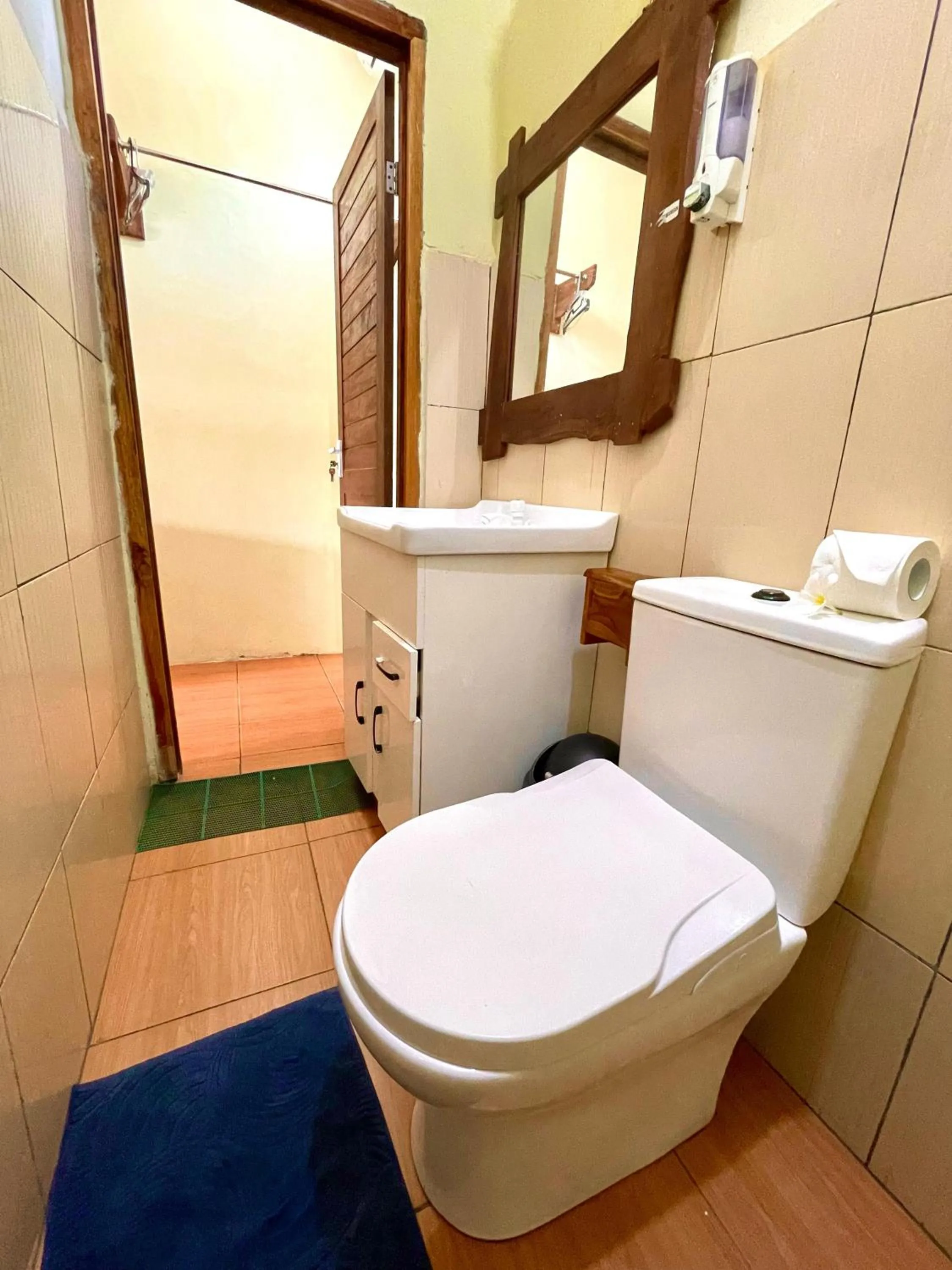 Toilet in Wah Resort Gili Trawangan