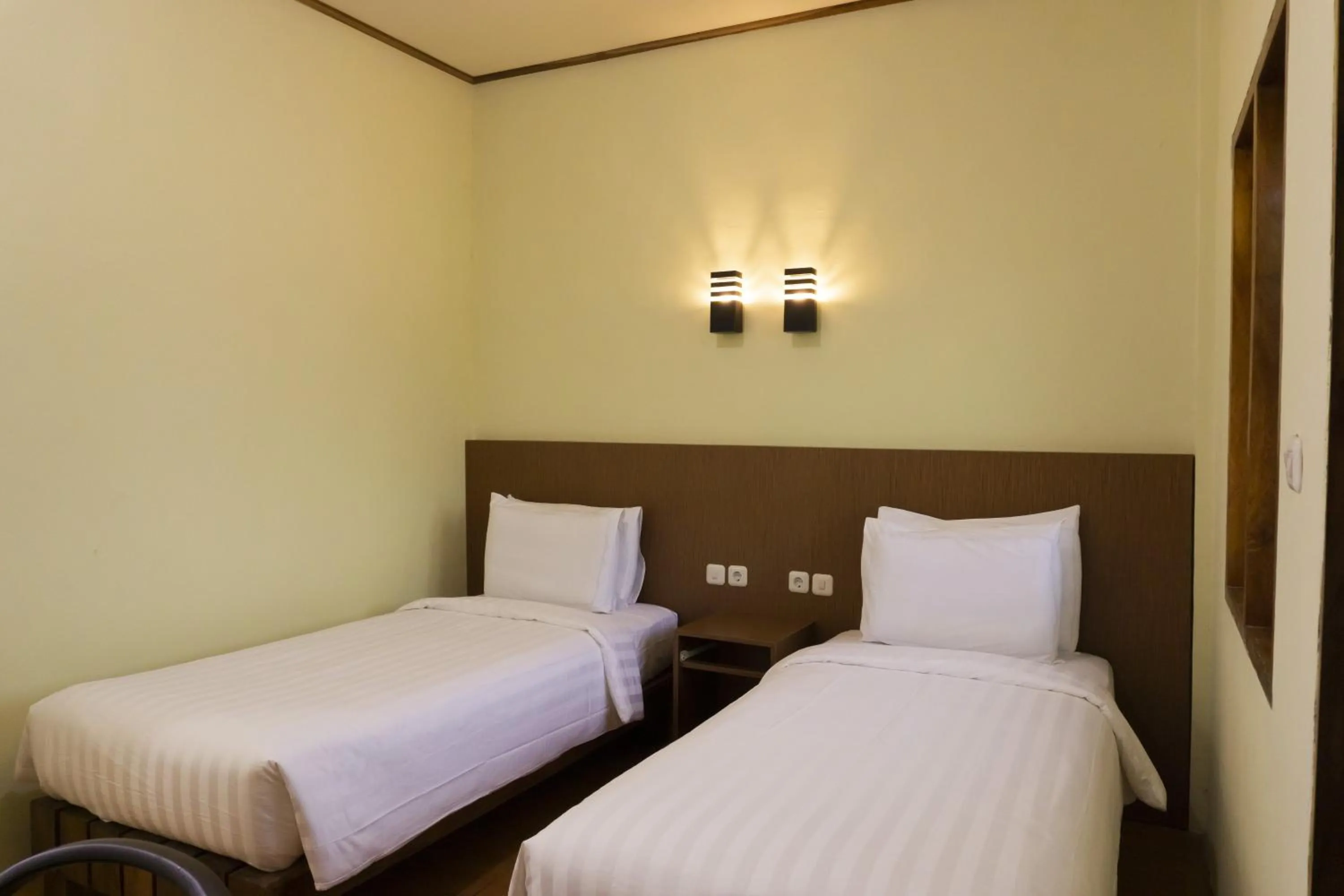 Photo of the whole room, Bed in Wah Resort Gili Trawangan
