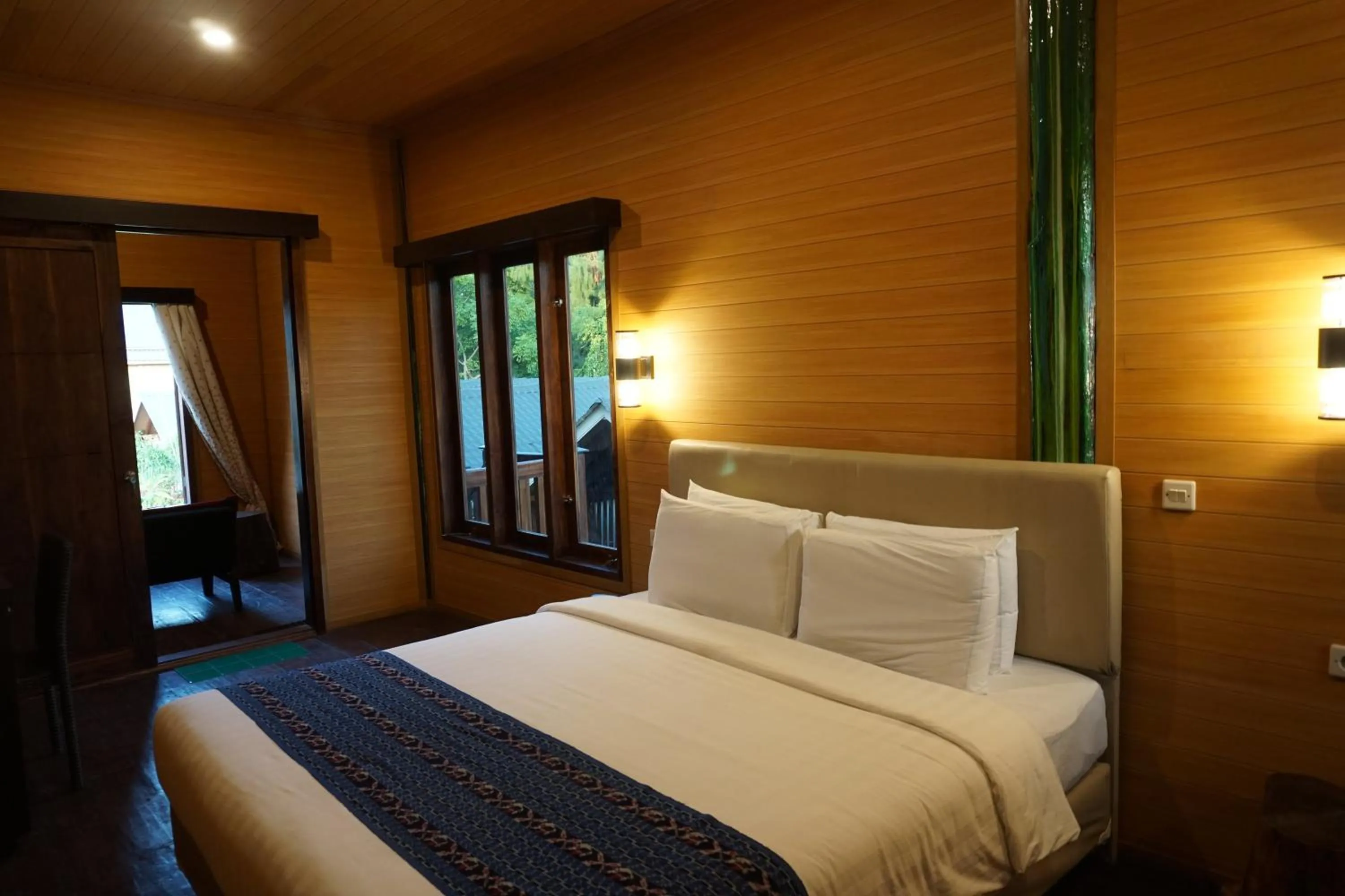 Photo of the whole room, Bed in Wah Resort Gili Trawangan