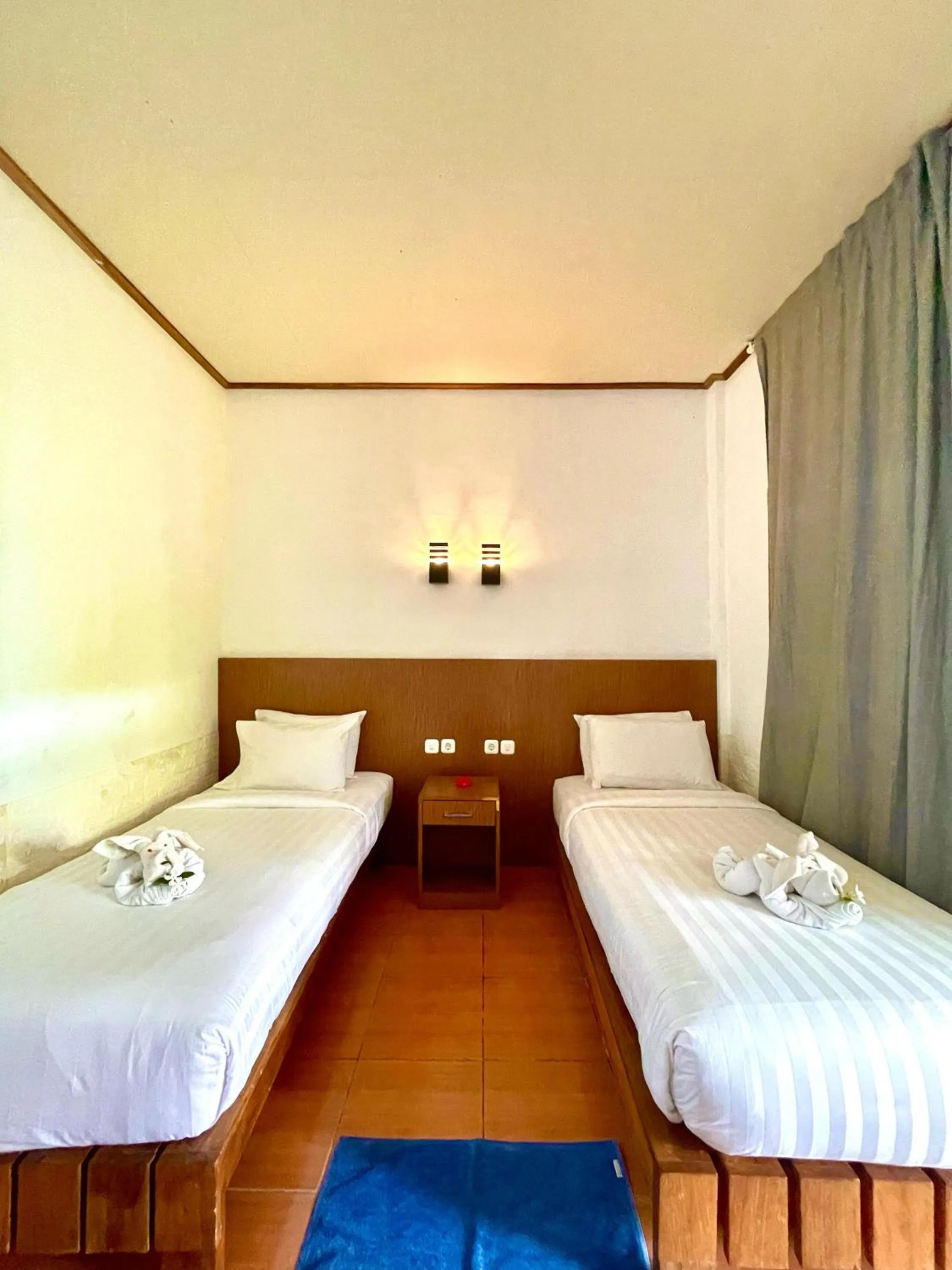 Property building, Bed in Wah Resort Gili Trawangan