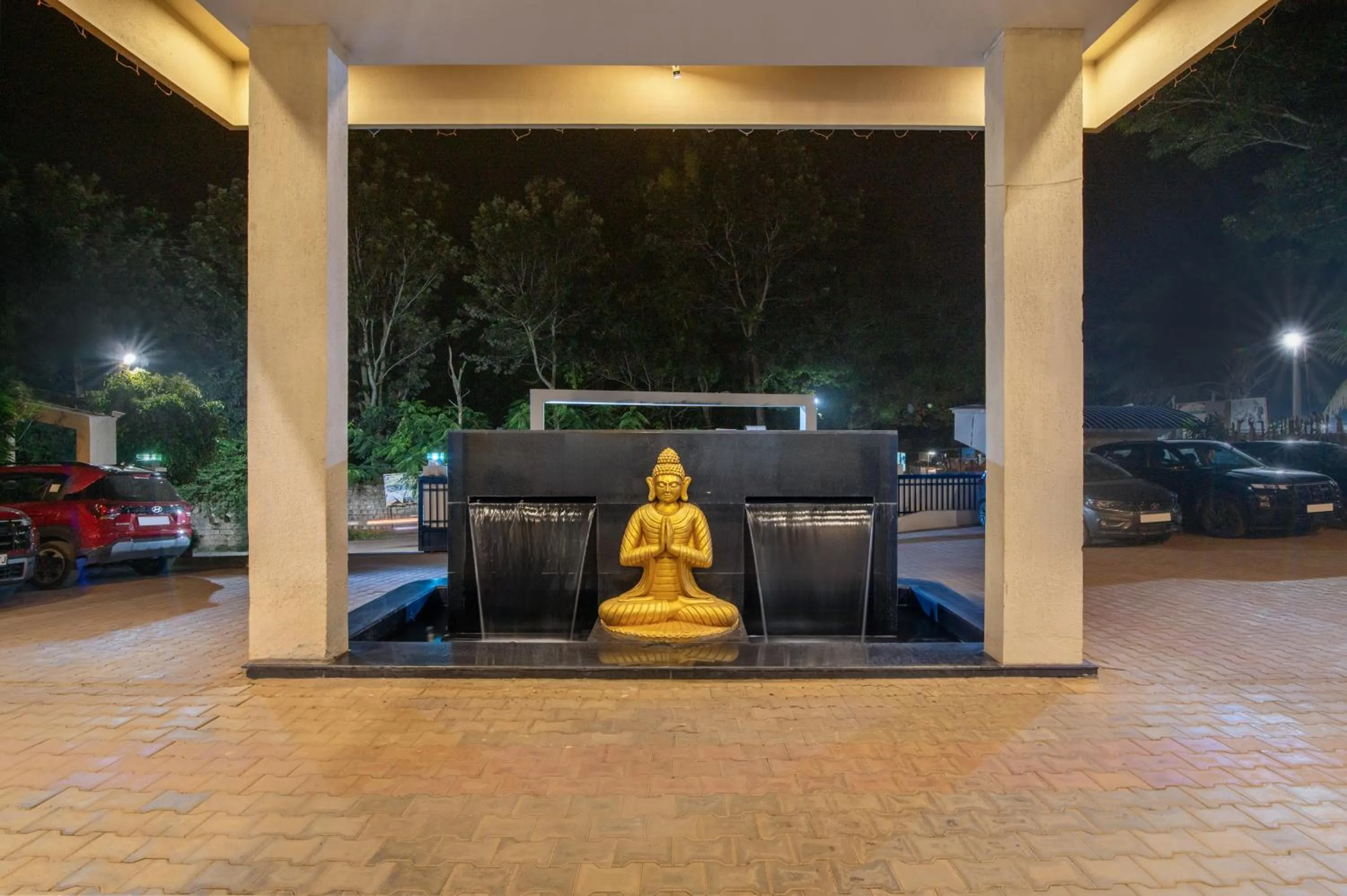 Facade/entrance in Sterling Yelagiri