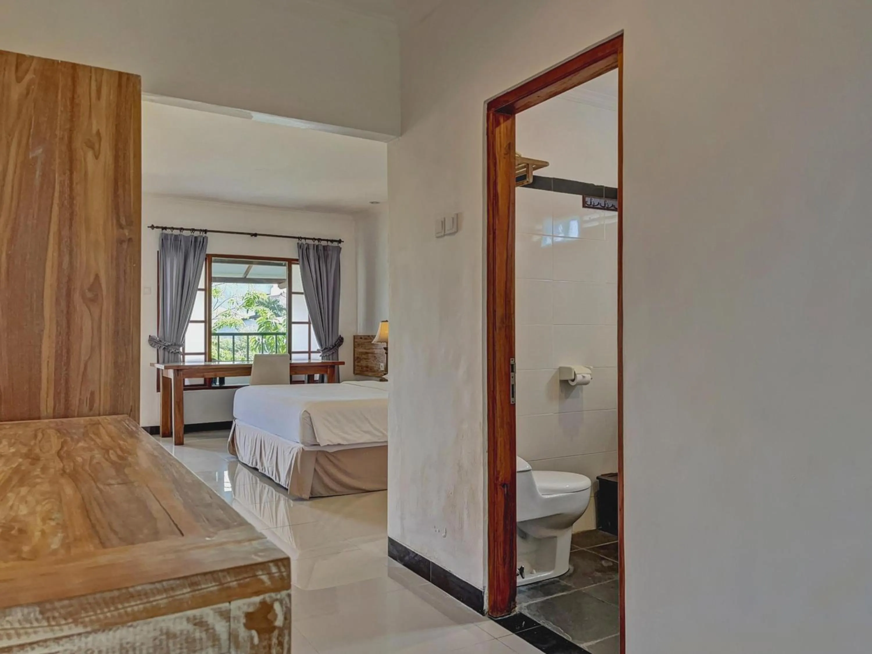 Bathroom, Bed in Sanur Lodge