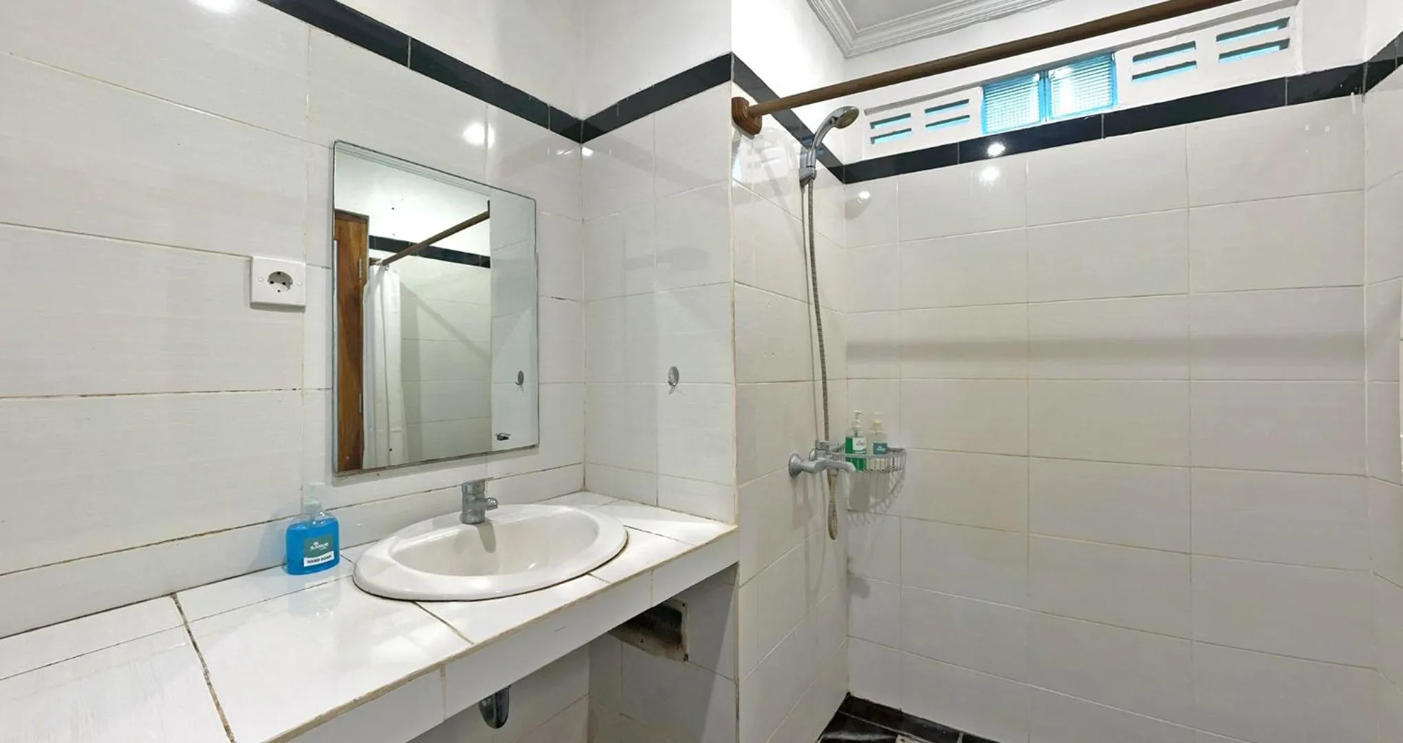 Shower in Sanur Lodge