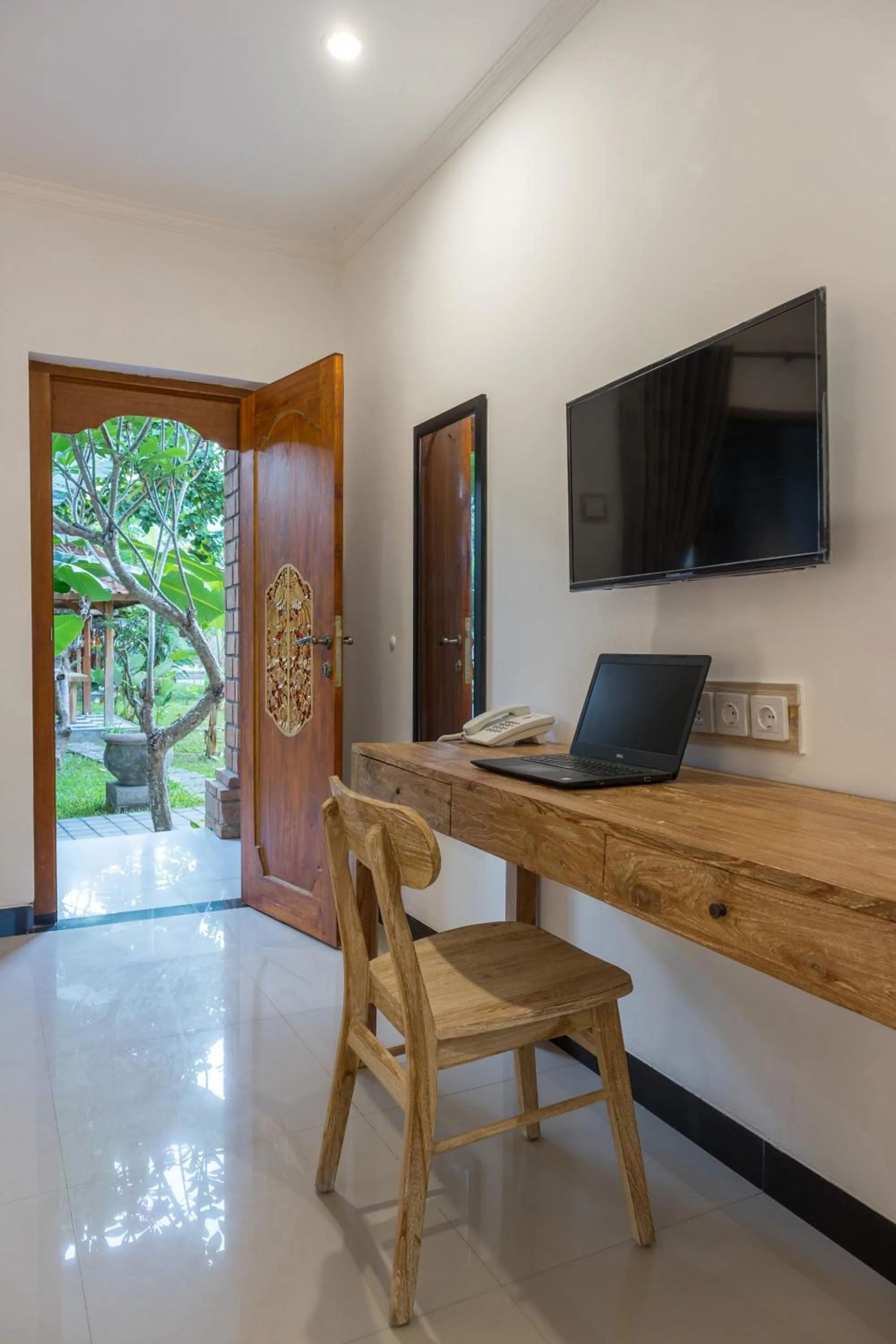 TV and multimedia in Sanur Lodge