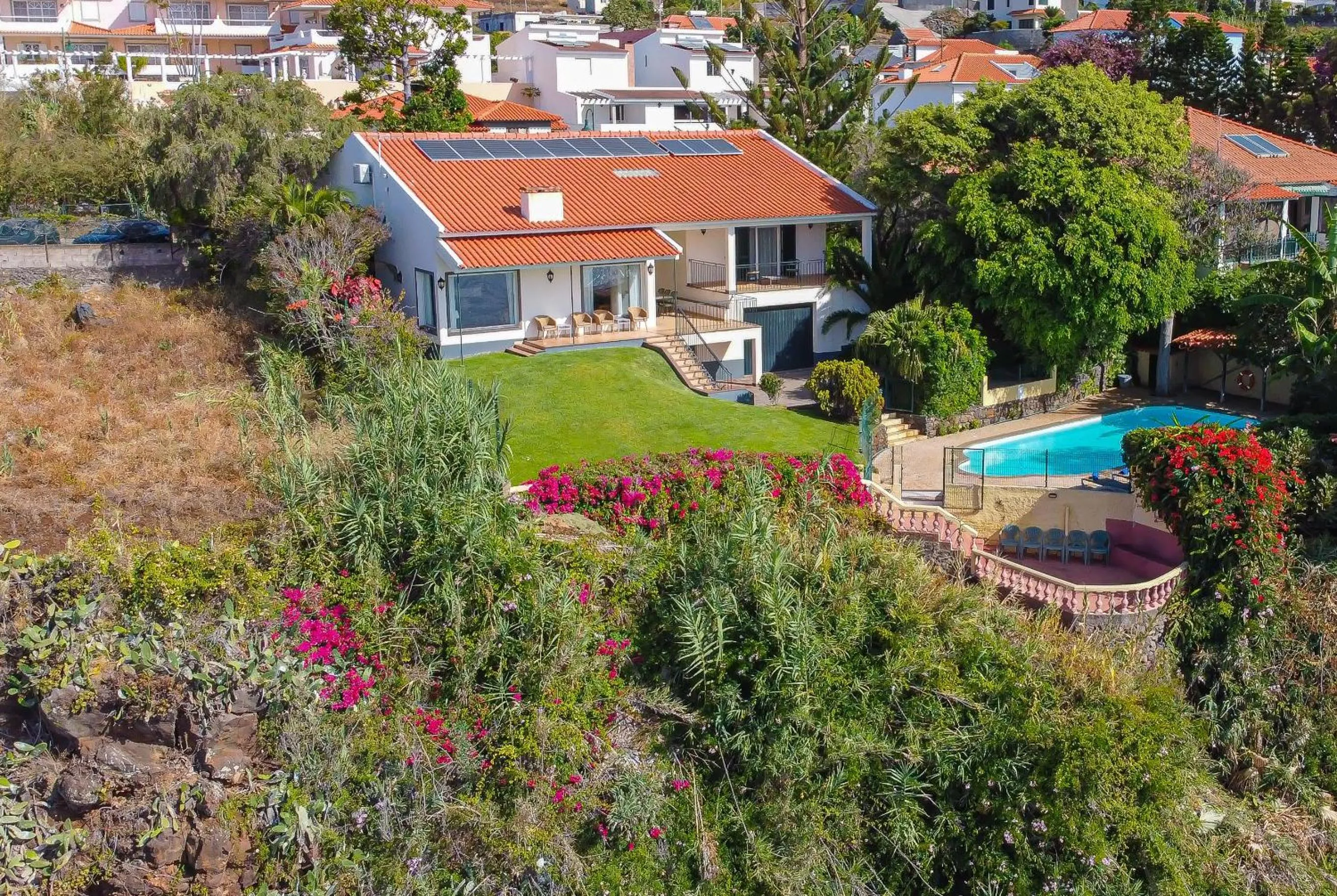 Property building in Villa Albatroz