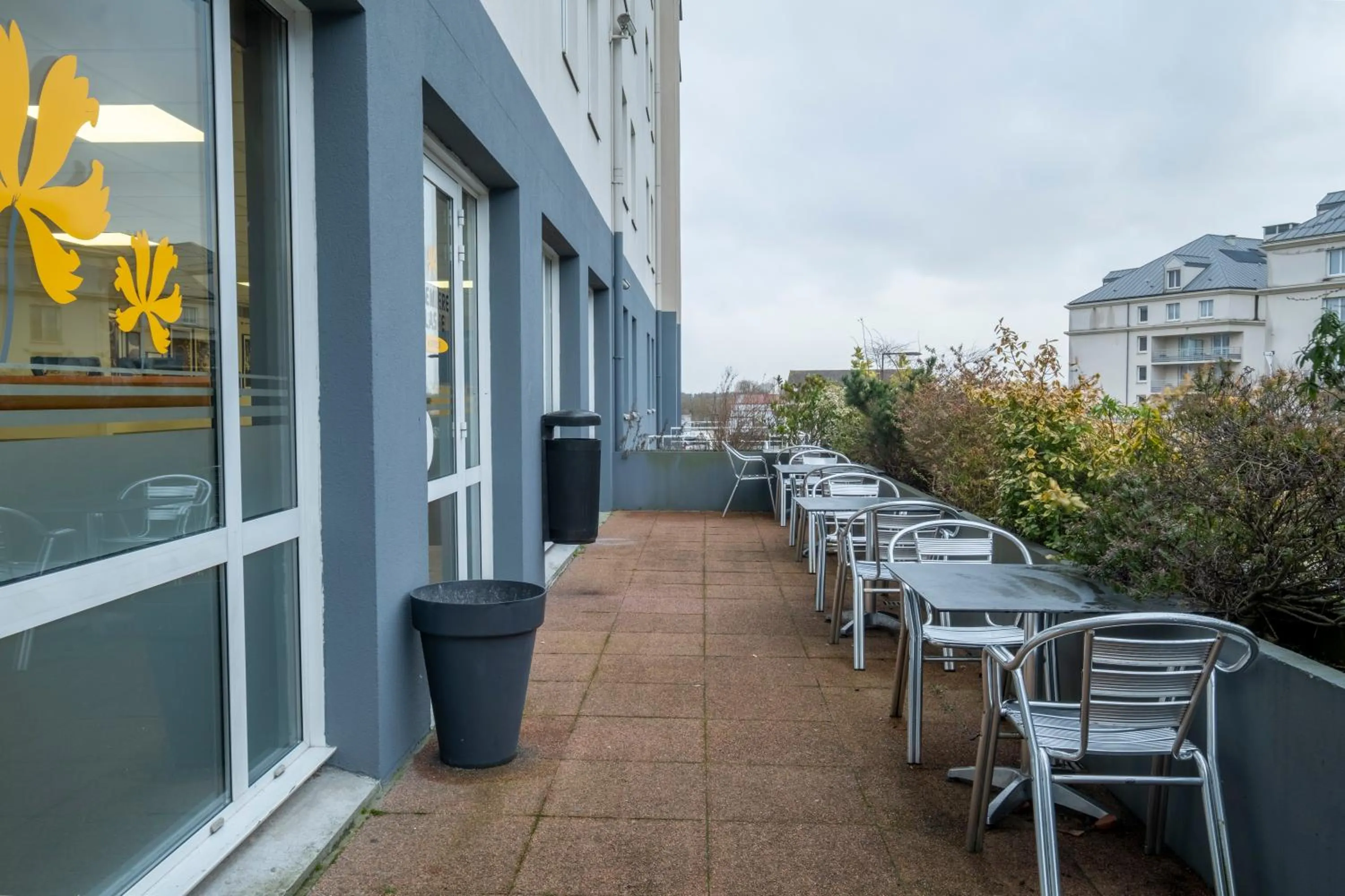 Patio in Premiere Classe Roissy Aéroport Charles De Gaulle