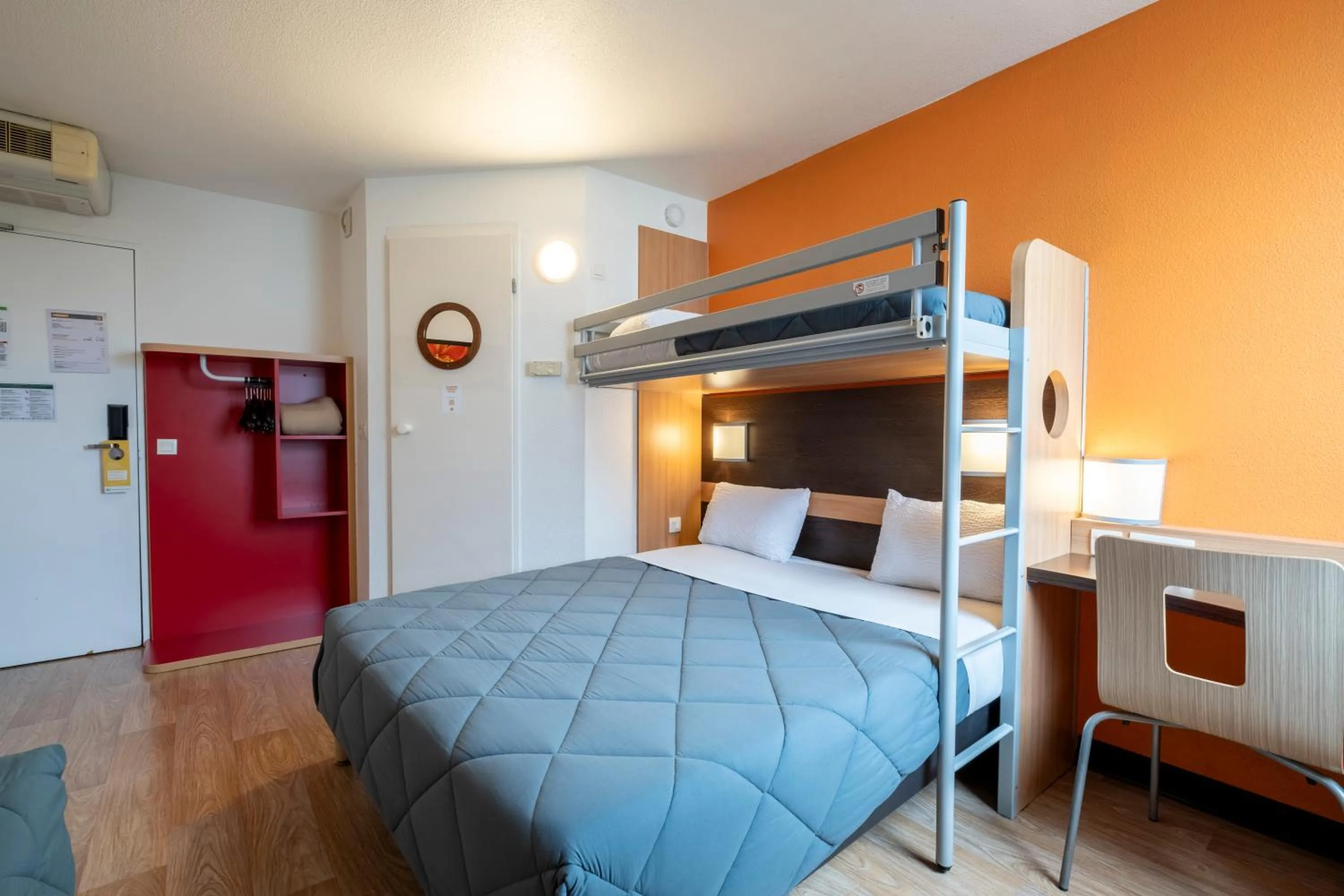 Bedroom, Bed in Premiere Classe Roissy Aéroport Charles De Gaulle