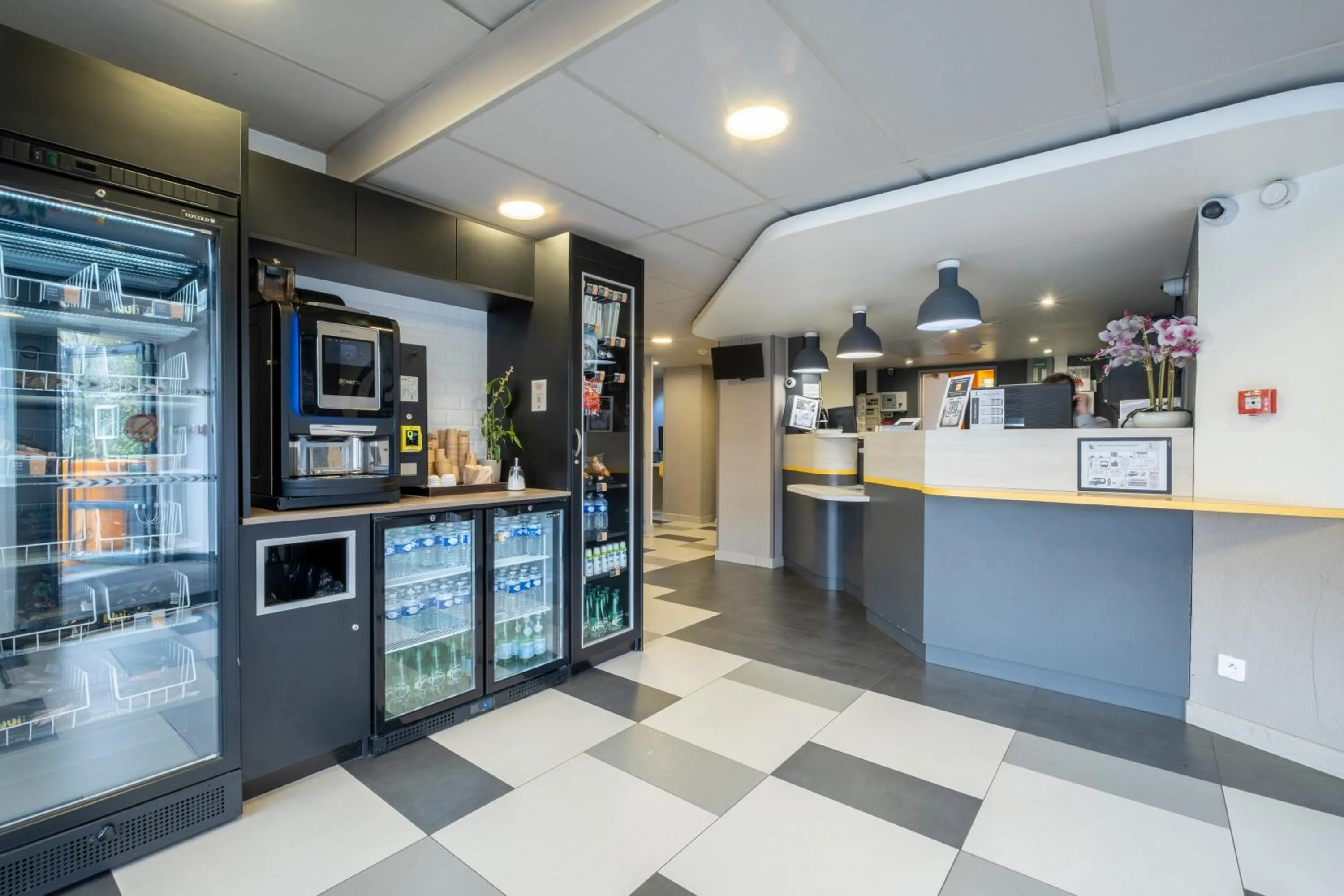 Lobby or reception in Premiere Classe Roissy Aéroport Charles De Gaulle