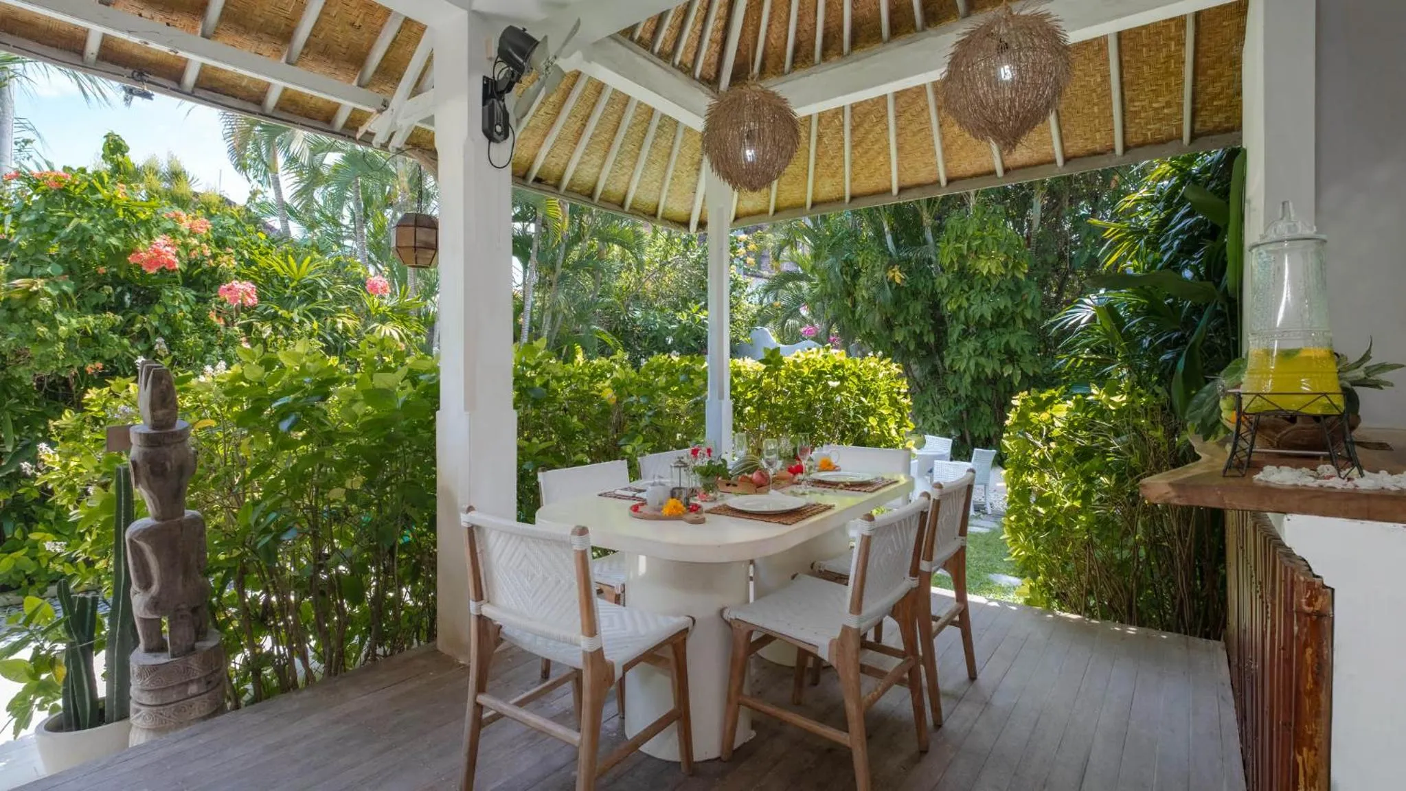 Dining area in Ocean Luxury Villas - Private Pool Seminayk