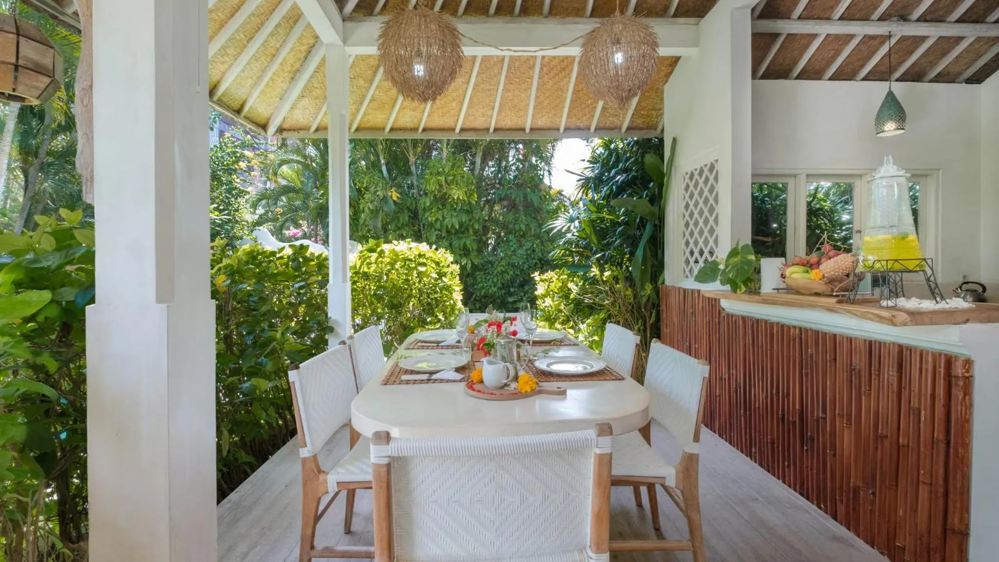 Dining area in Ocean Luxury Villas - Private Pool Seminayk