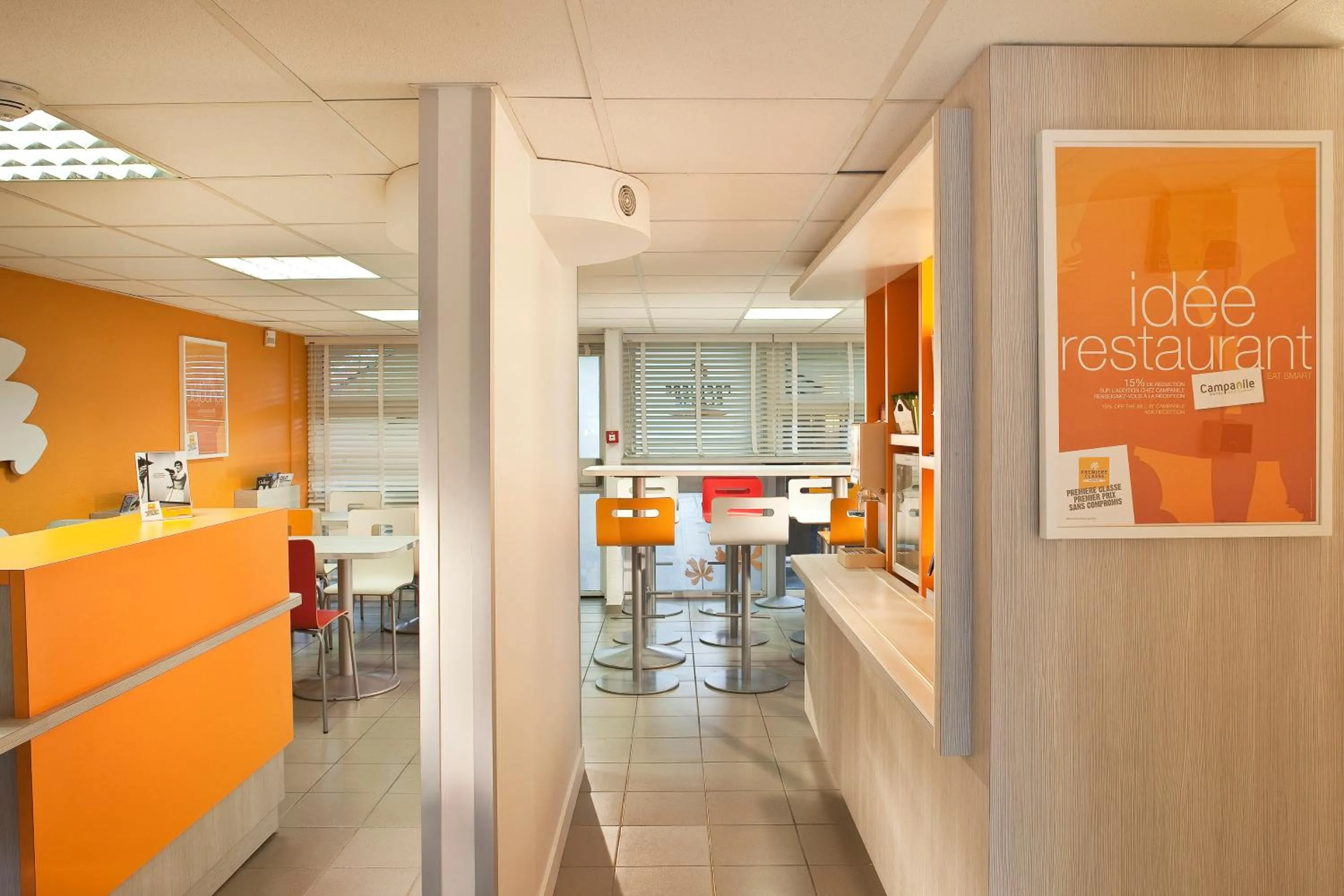 Lobby or reception in Premiere Classe Versailles - Saint Cyr L'ecole