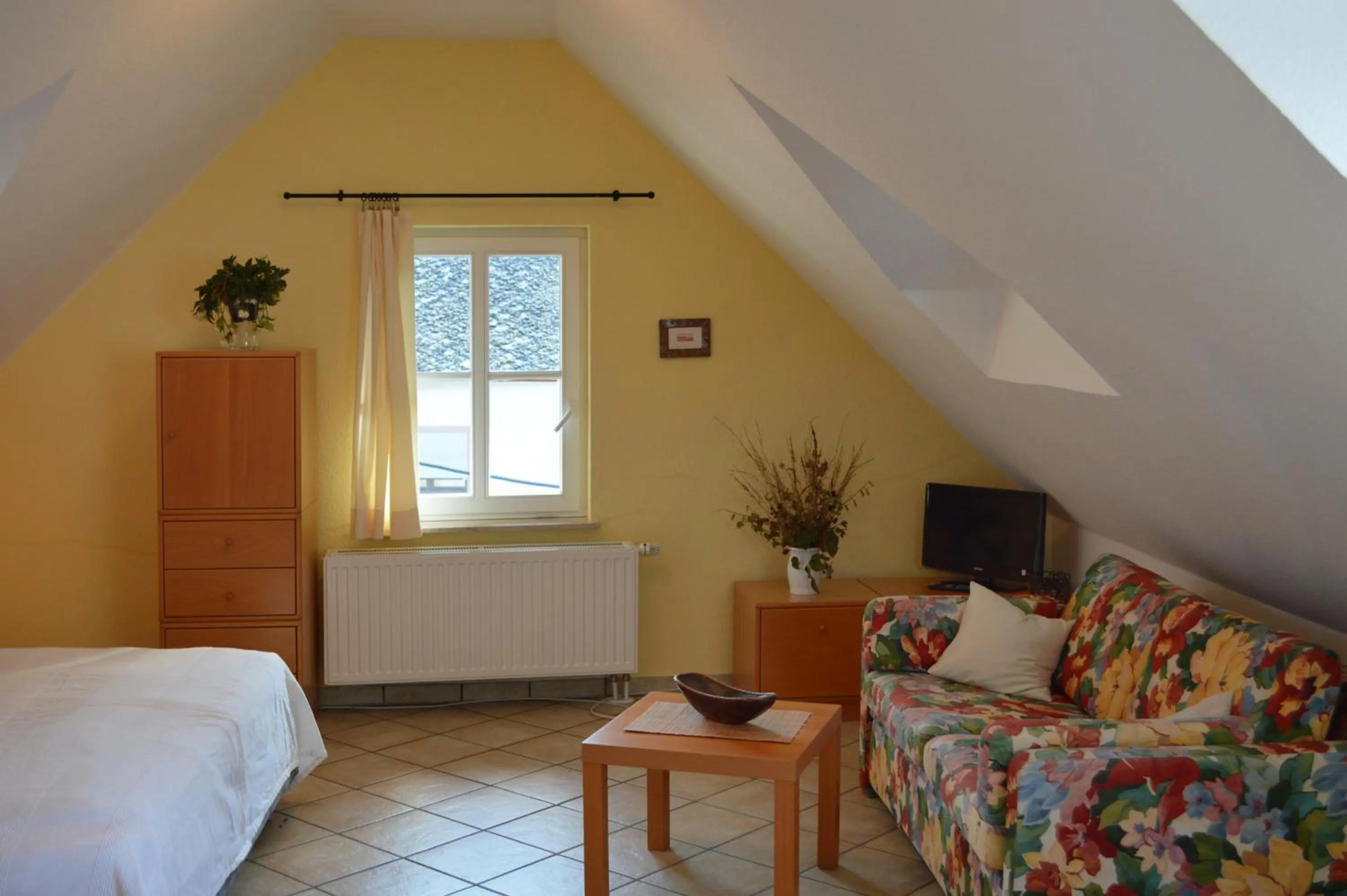Photo of the whole room, Bed in Landhaus Gräfendhron